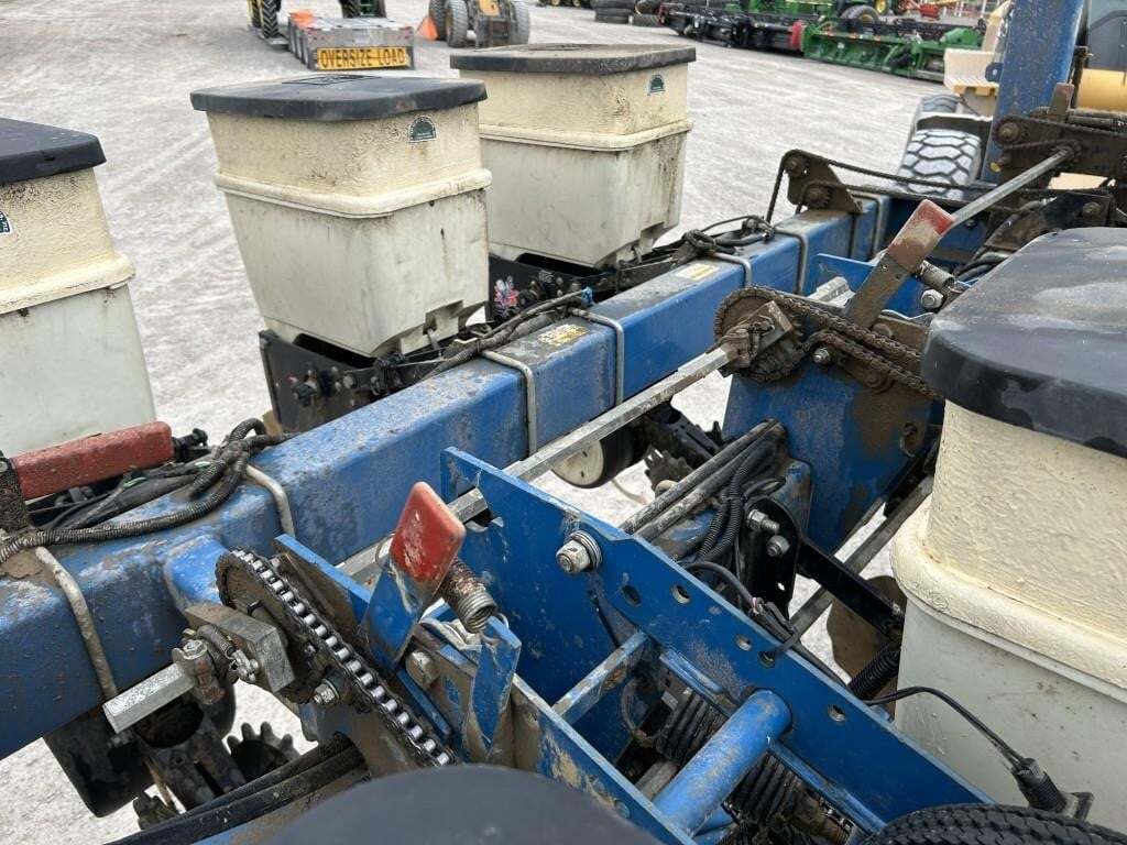 2002 Kinze 3500 Planter