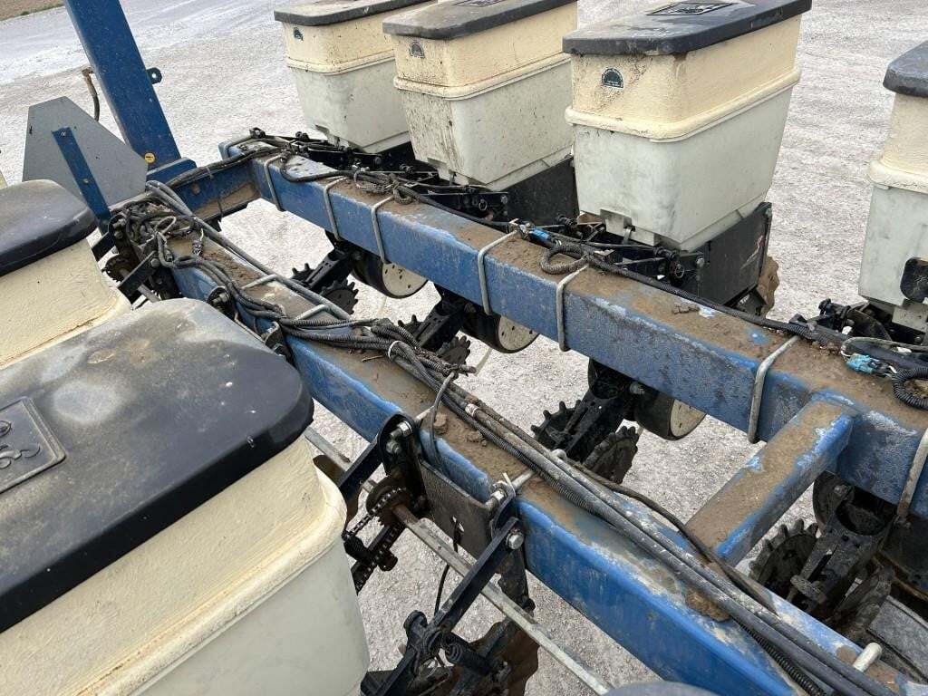 2002 Kinze 3500 Planter