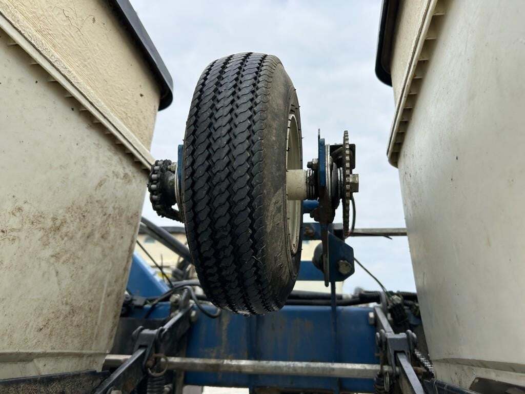 2002 Kinze 3500 Planter