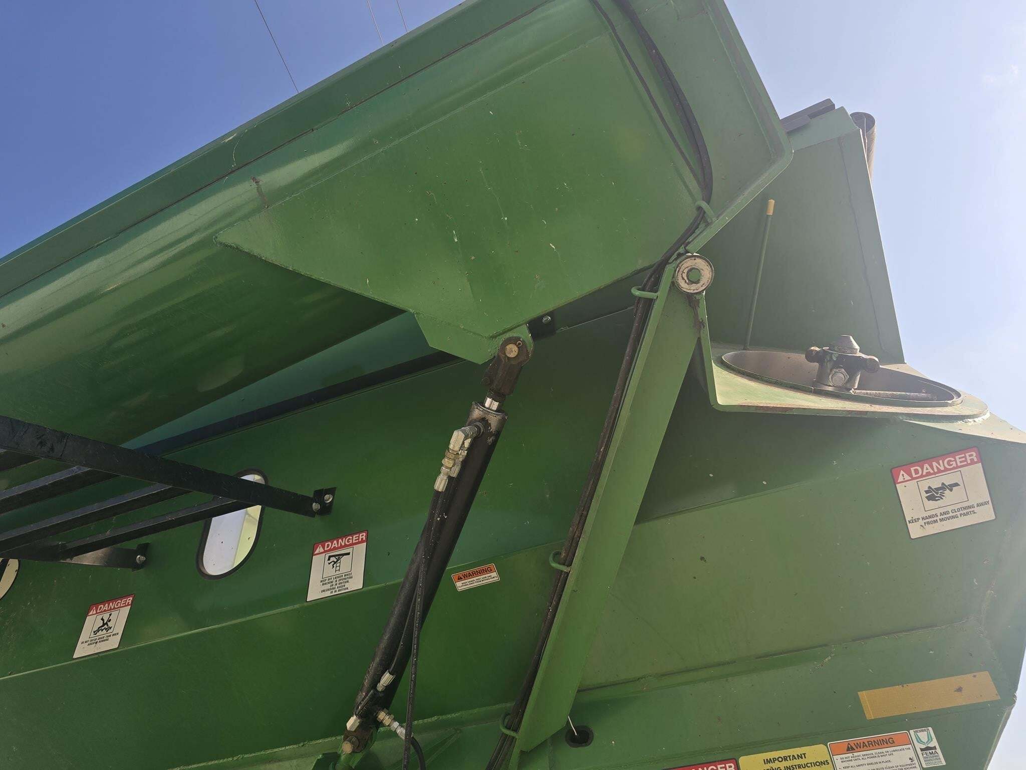  J&M 1000-20 Grain Cart