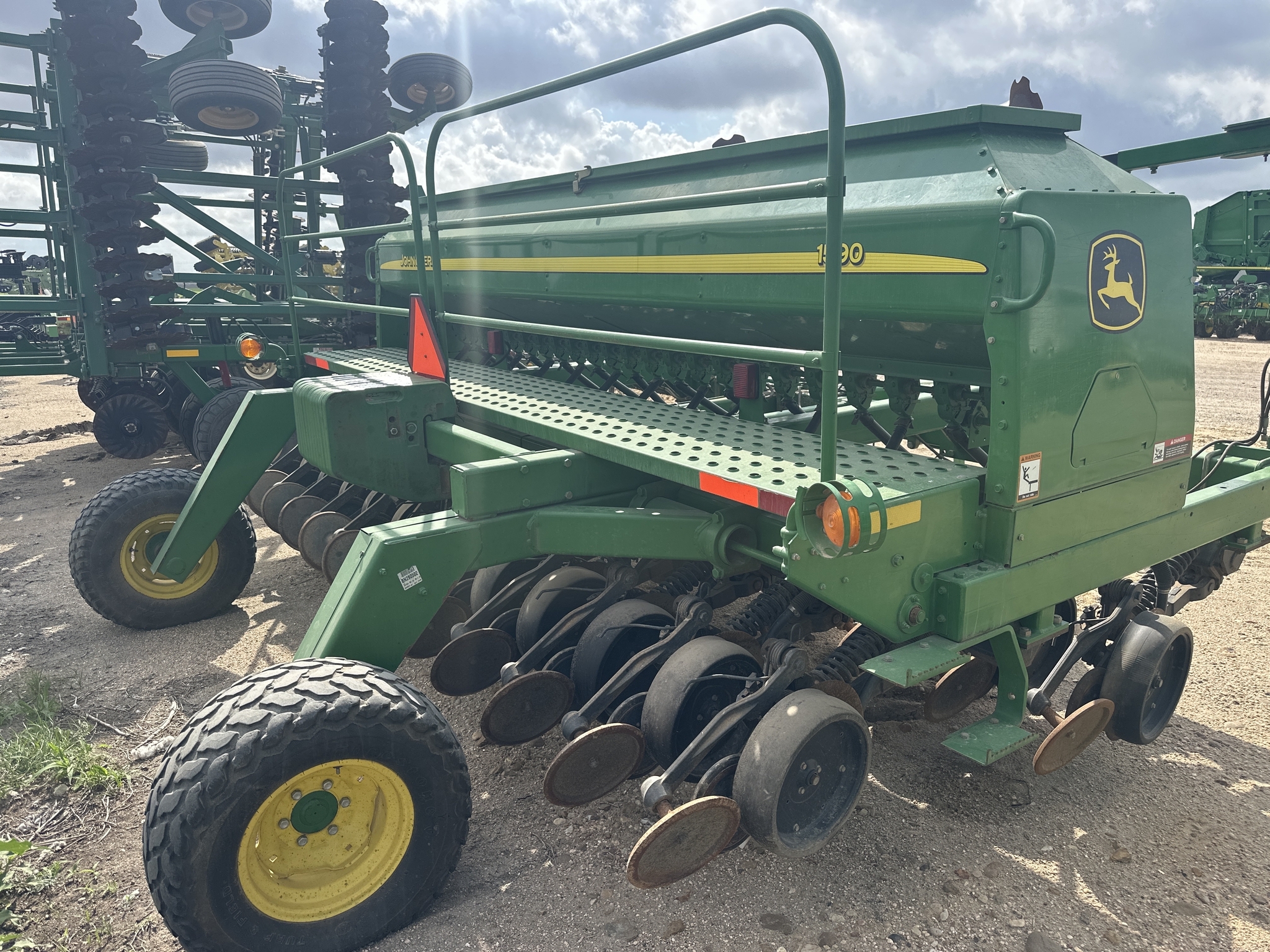 2005 John Deere 1590 Drill