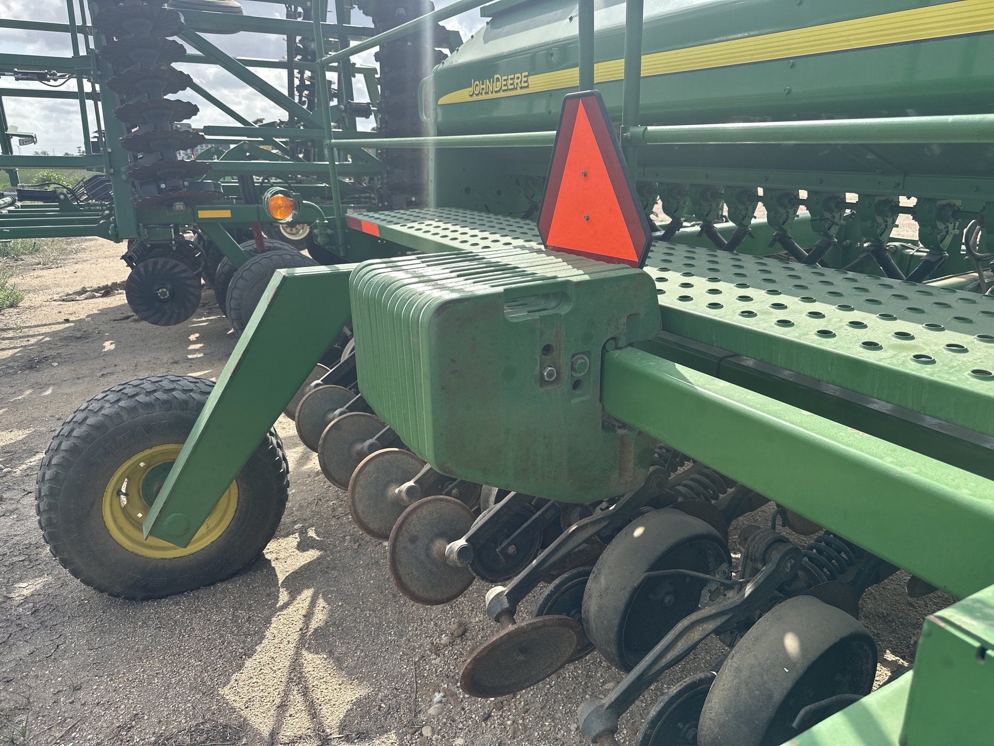 2005 John Deere 1590 Drill