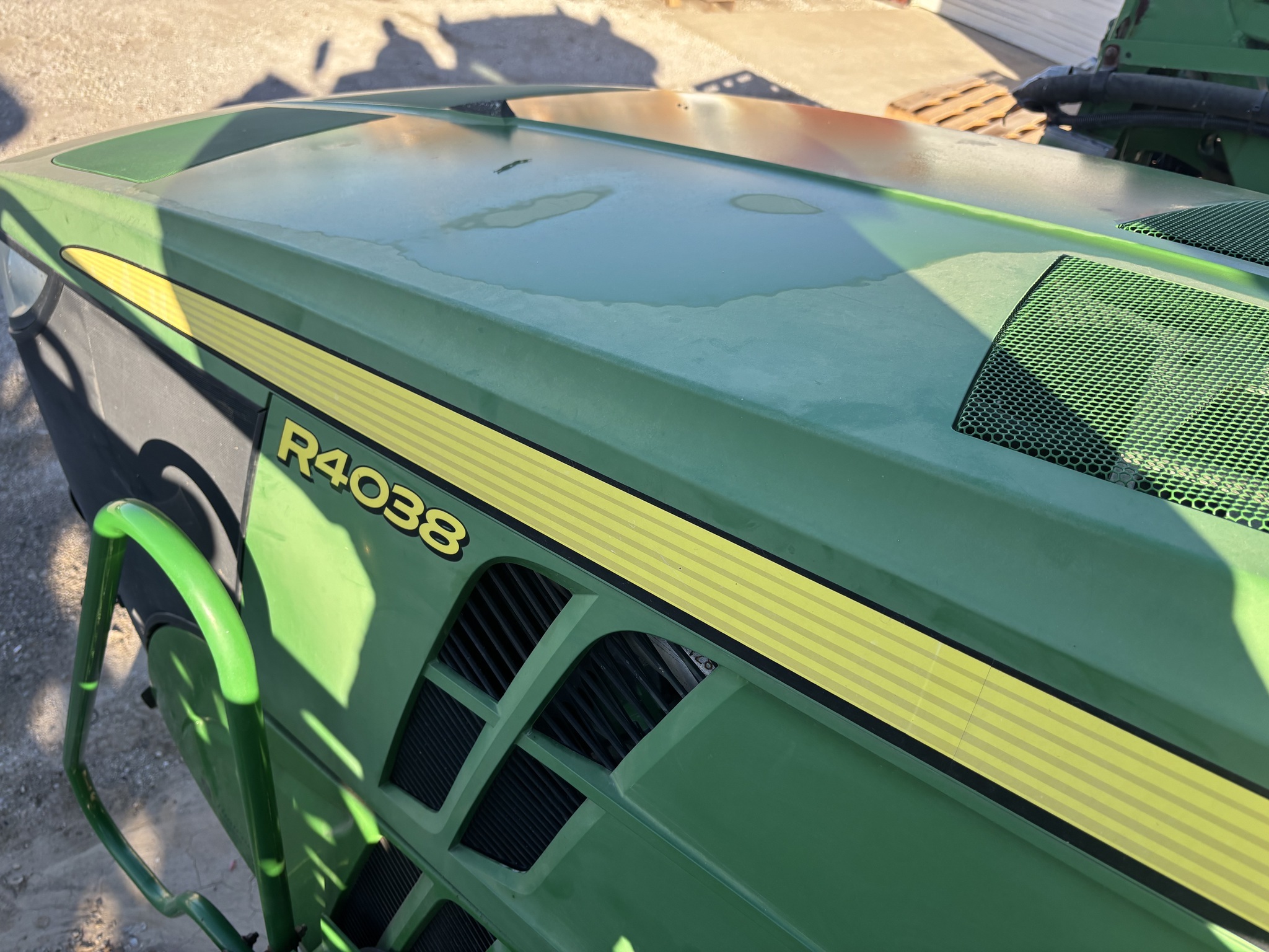 2018 John Deere R4038 Self-Propelled Sprayer
