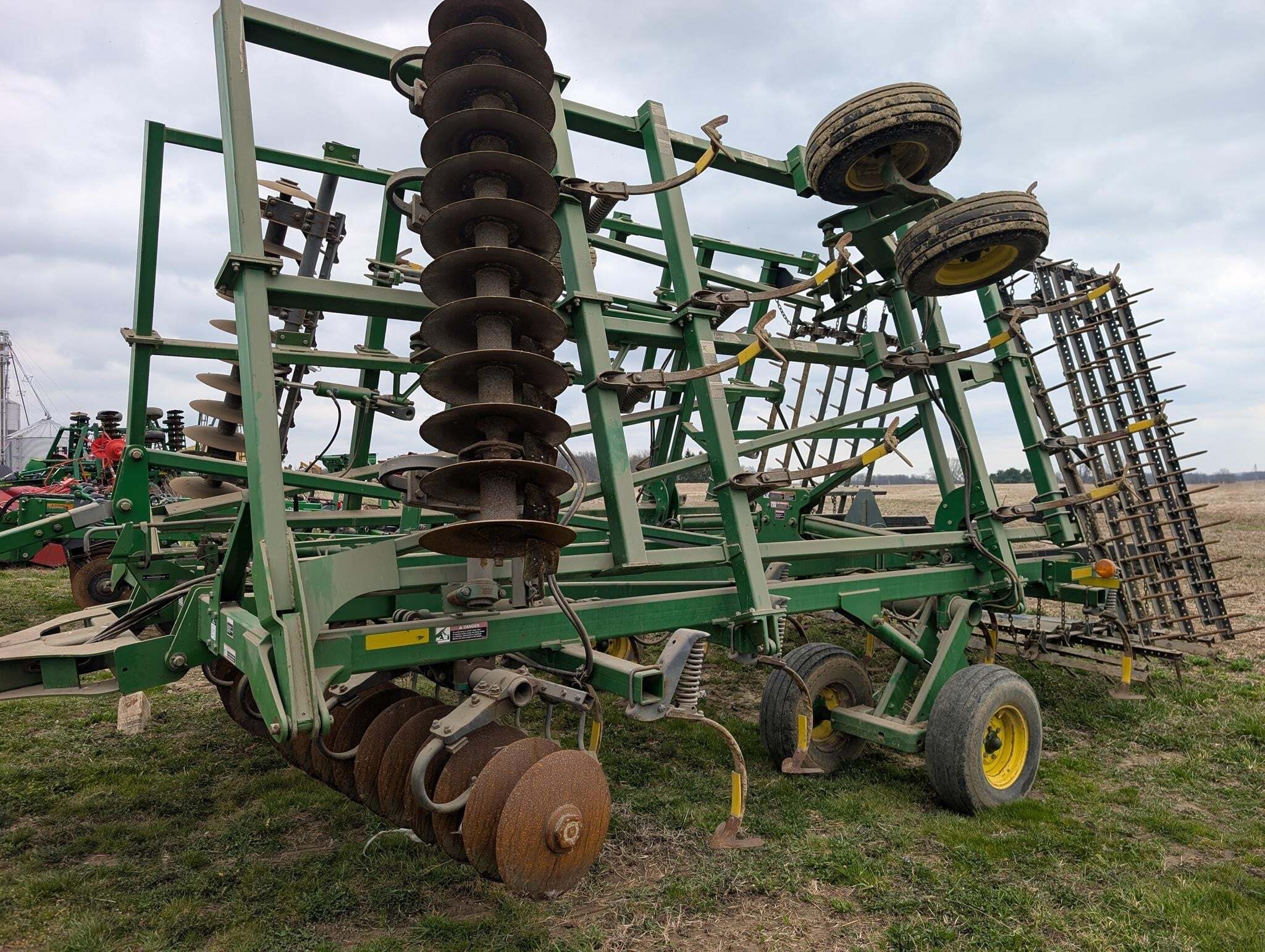 John Deere 2310 Soil Finisher