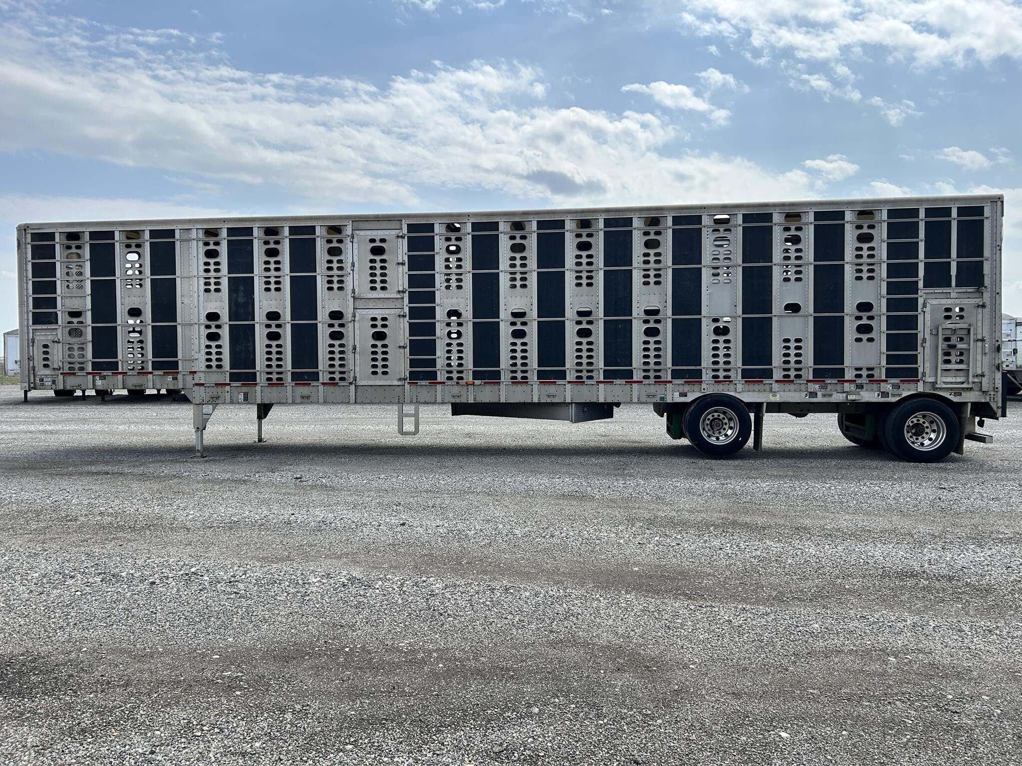 2019 Wilson PSADL-400P Livestock Trailer