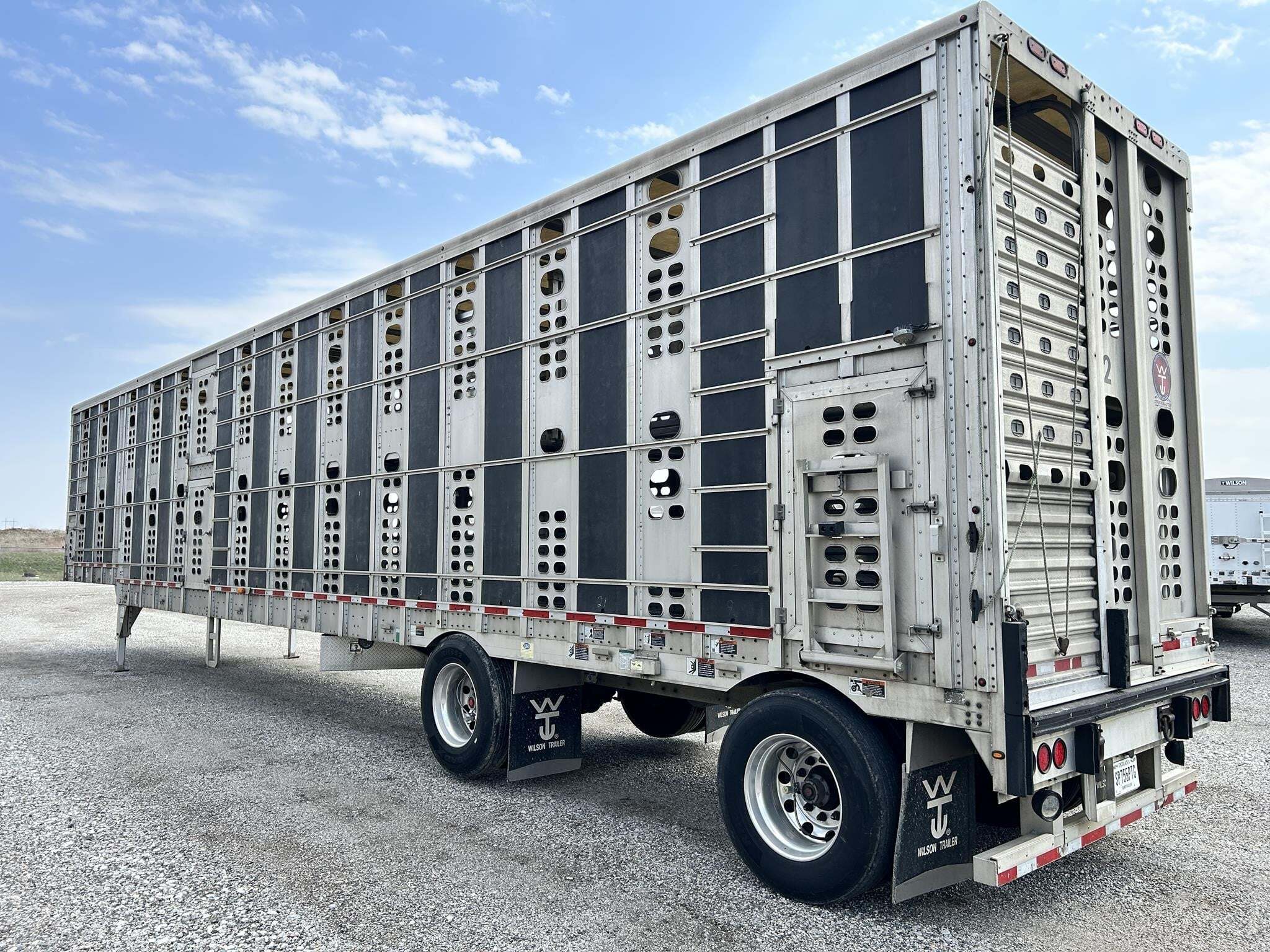 2019 Wilson PSADL-400P Livestock Trailer