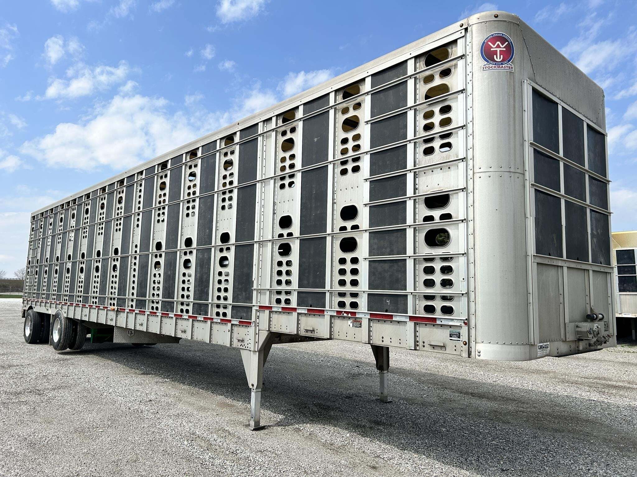 2019 Wilson PSADL-400P Livestock Trailer