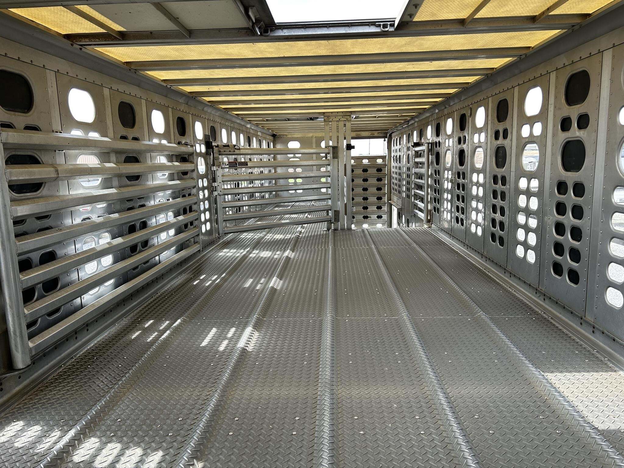 2019 Wilson PSADL-400P Livestock Trailer