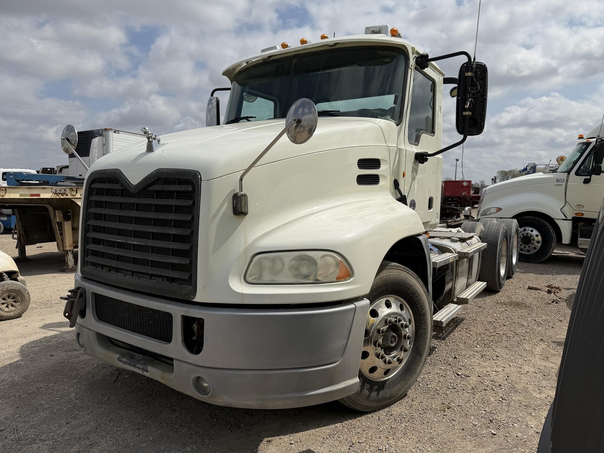 2014 Mack PINNACLE CXU613 Semi Trucks/Trailer