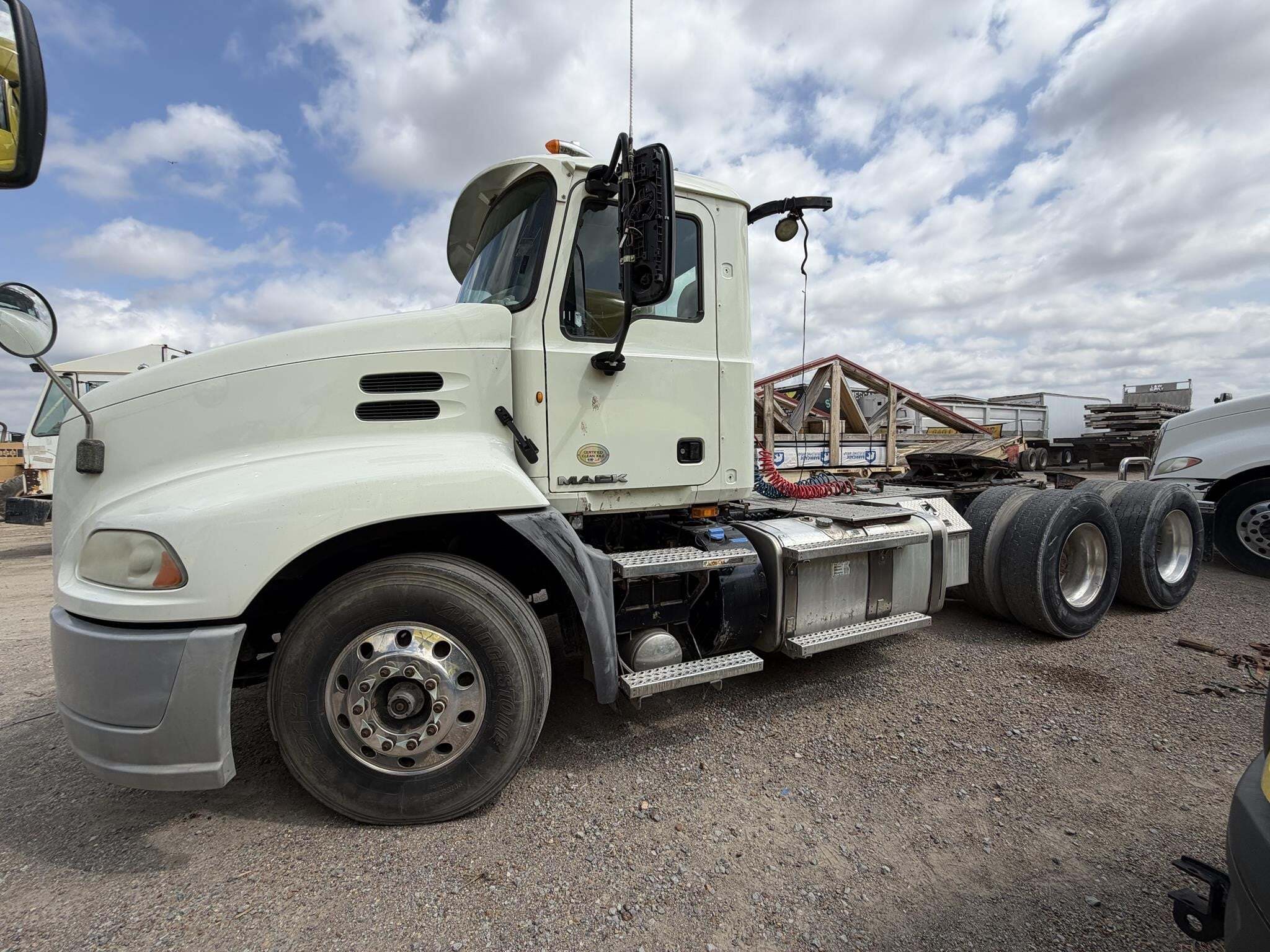 2014 Mack PINNACLE CXU613 Semi Trucks/Trailer