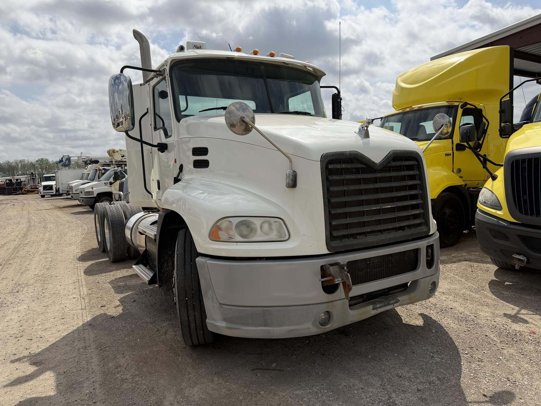 2014 Mack PINNACLE CXU613 Semi Trucks/Trailer