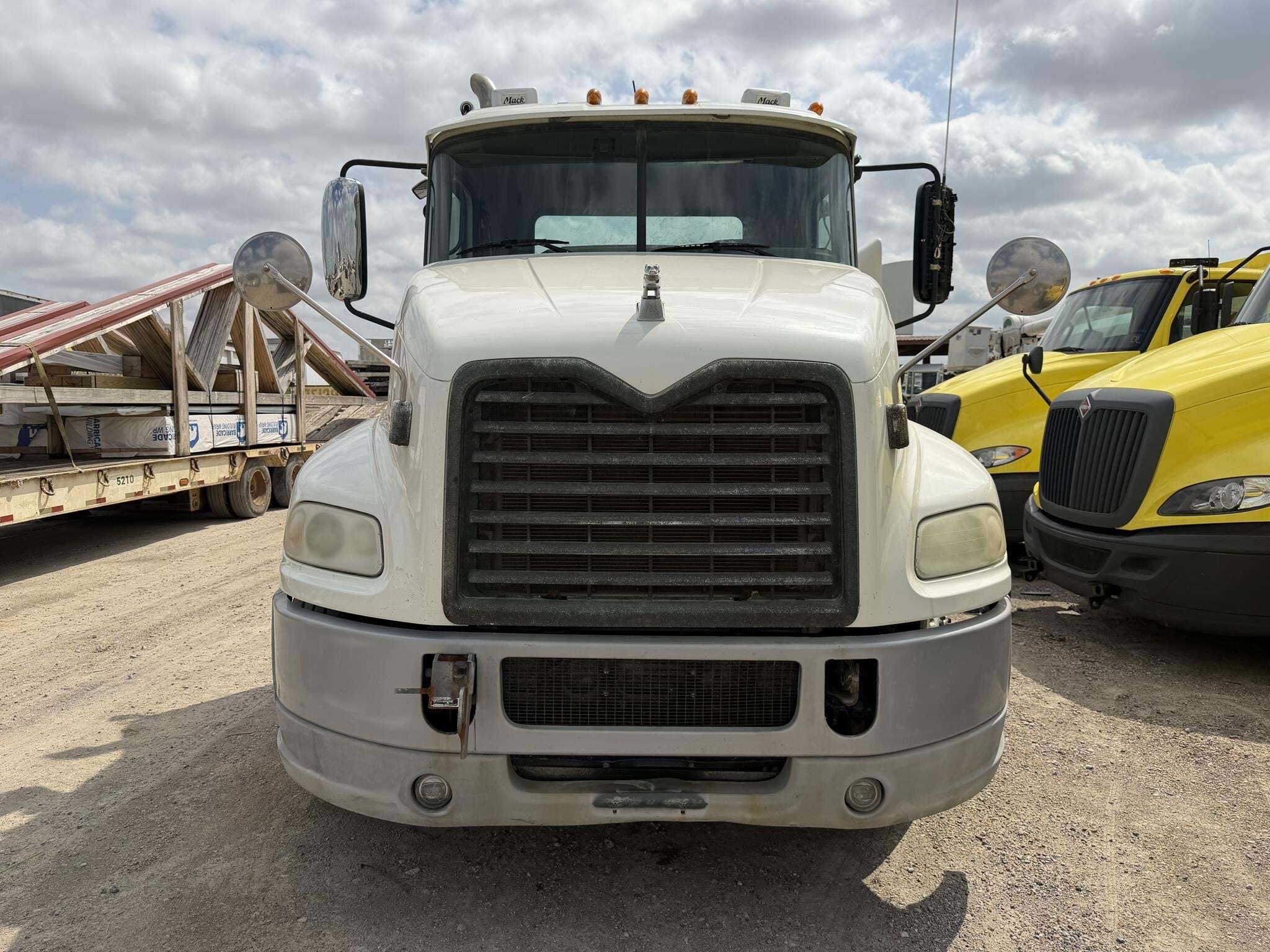 2014 Mack PINNACLE CXU613 Semi Trucks/Trailer