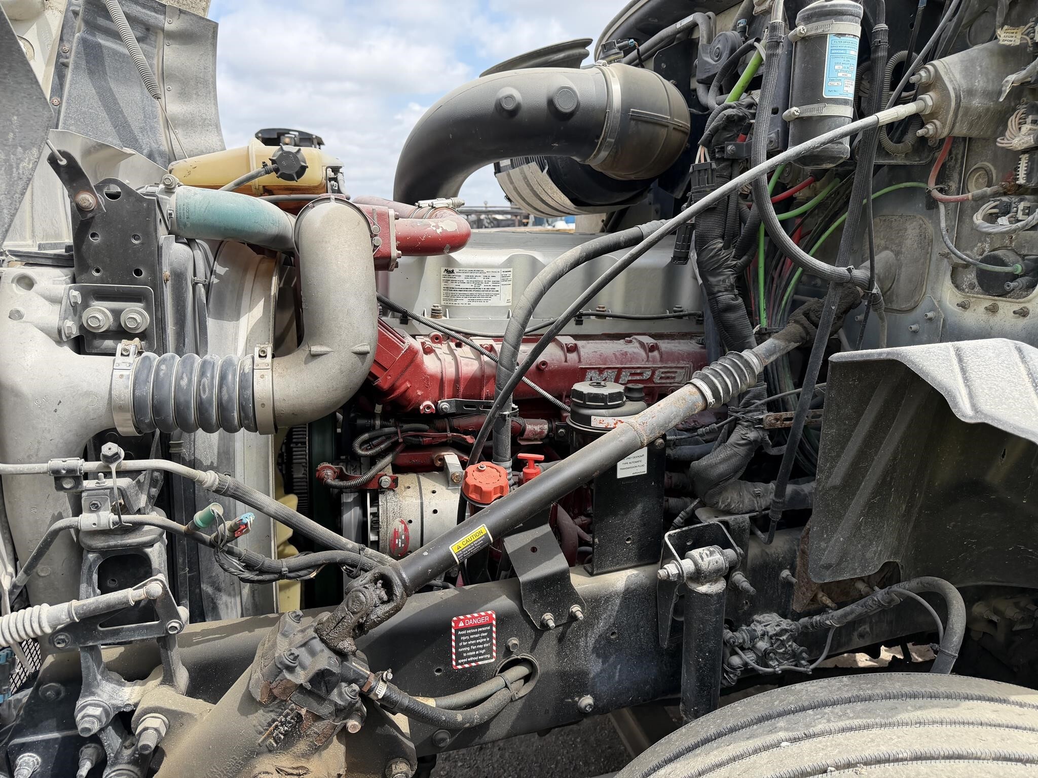 2014 Mack PINNACLE CXU613 Semi Trucks/Trailer