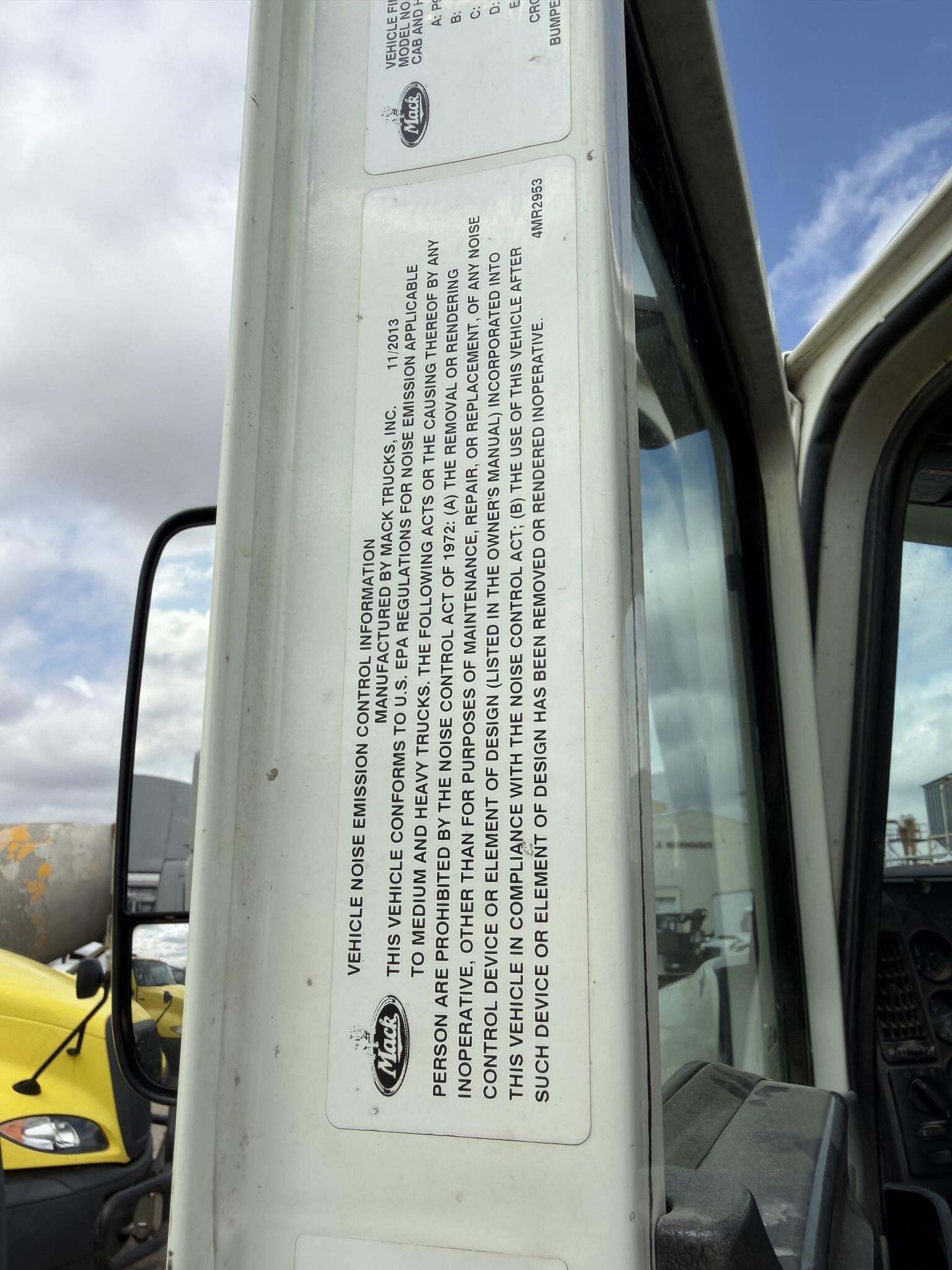 2014 Mack PINNACLE CXU613 Semi Trucks/Trailer