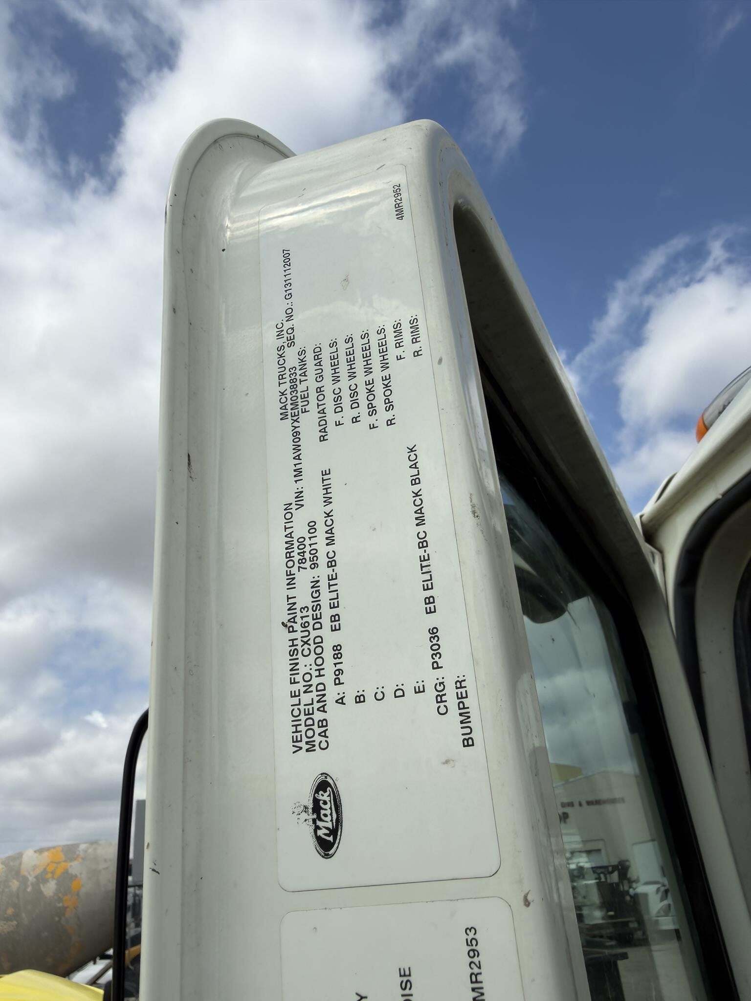 2014 Mack PINNACLE CXU613 Semi Trucks/Trailer