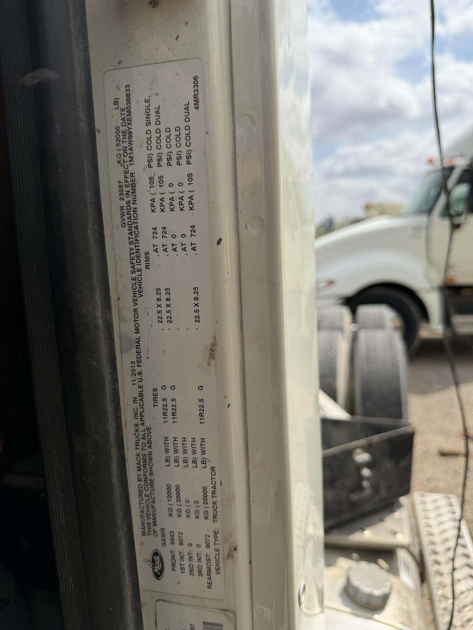 2014 Mack PINNACLE CXU613 Semi Trucks/Trailer