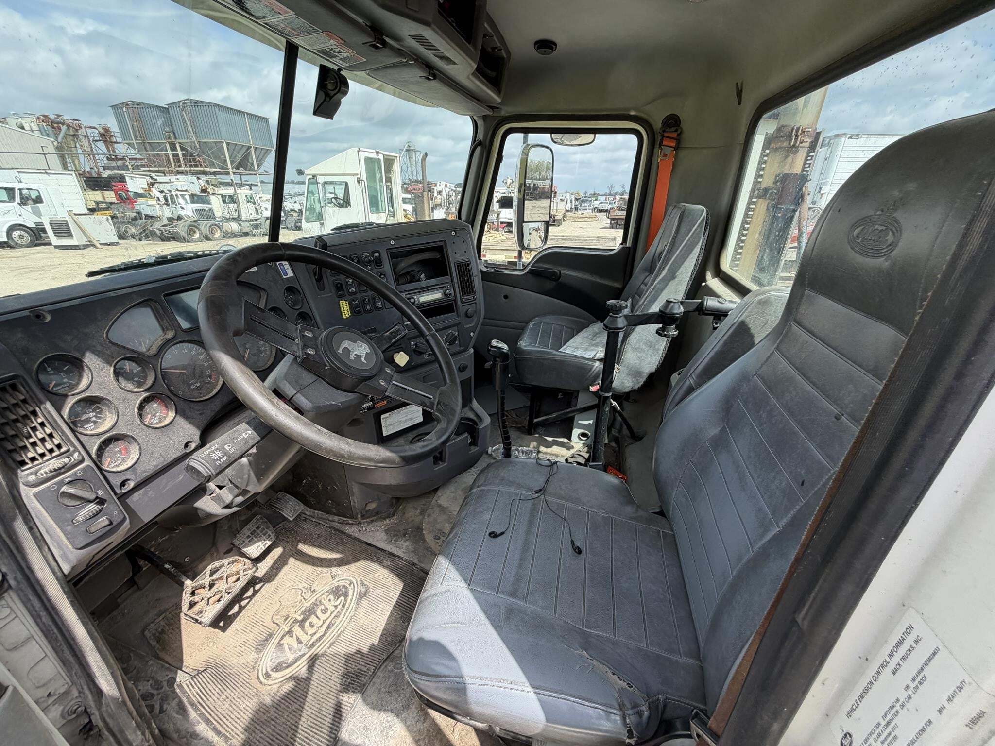 2014 Mack PINNACLE CXU613 Semi Trucks/Trailer