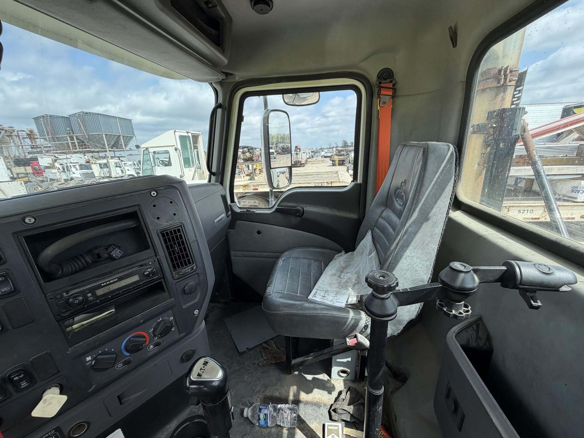 2014 Mack PINNACLE CXU613 Semi Trucks/Trailer