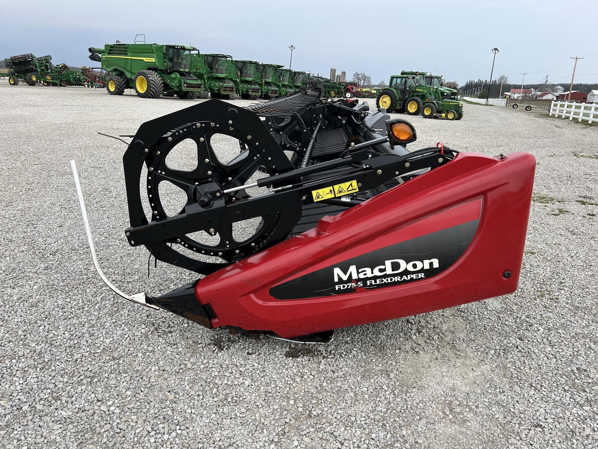 2016 MacDon FD75 Platform
