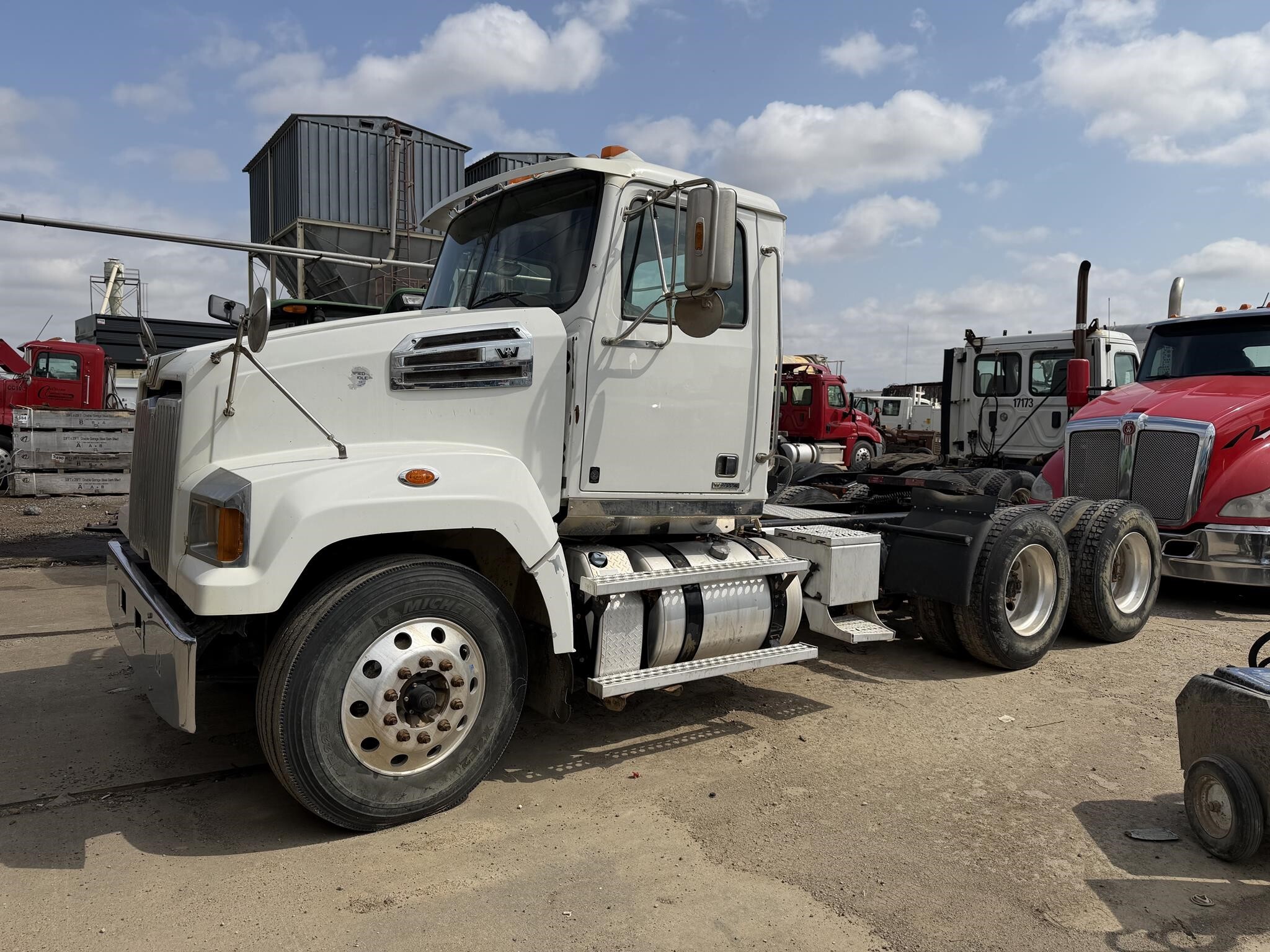 2017 Western Star 4700 Semi Trucks/Trailer