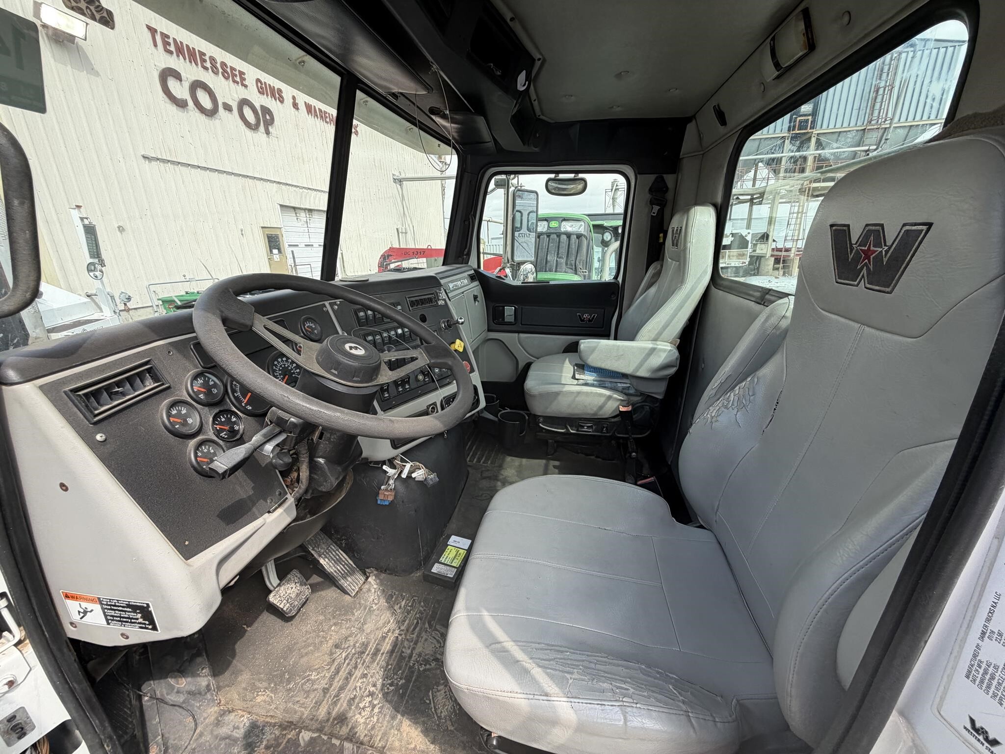 2017 Western Star 4700 Semi Trucks/Trailer
