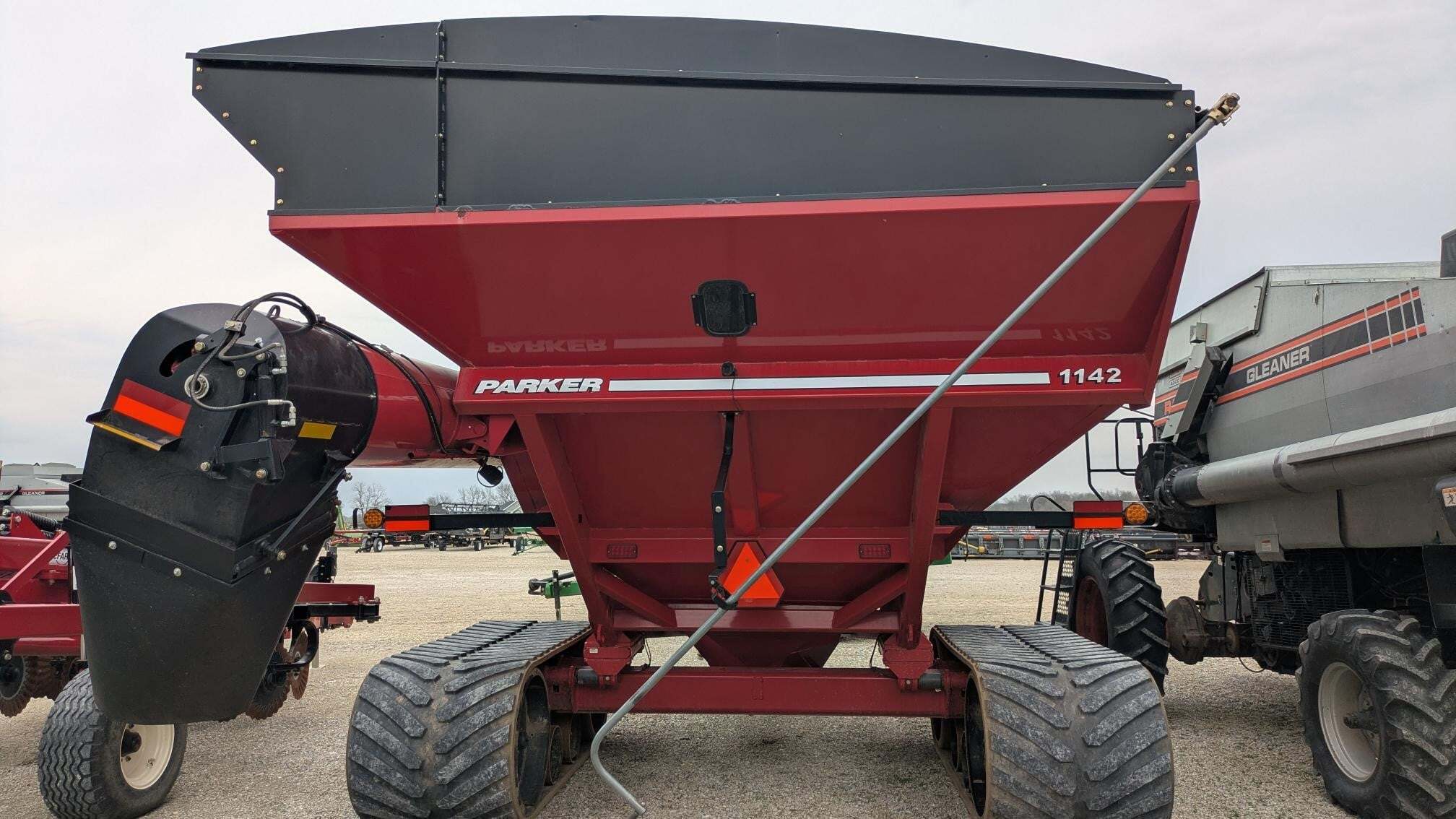 2019 Parker 1142 Grain Cart