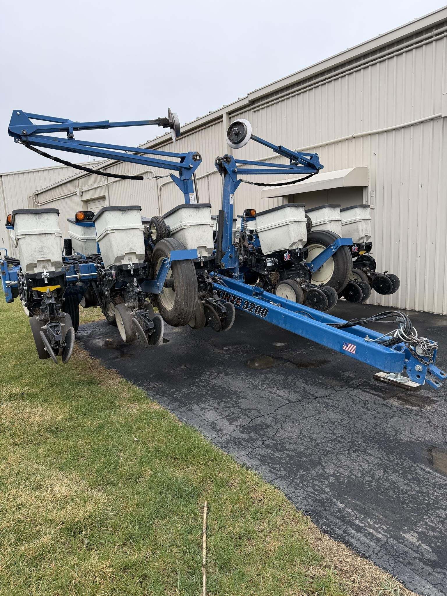 2016 Kinze 3200 Planter