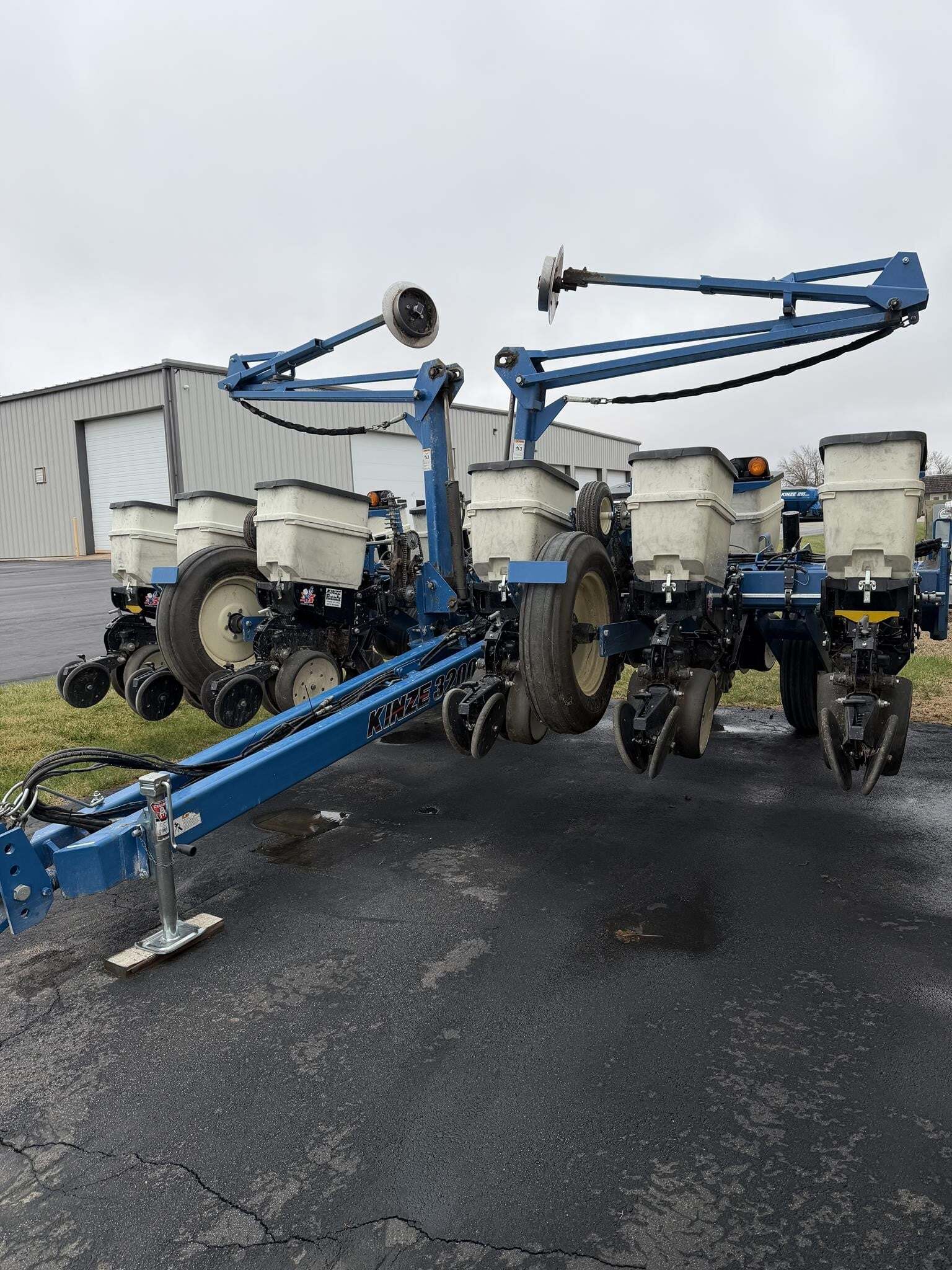 2016 Kinze 3200 Planter