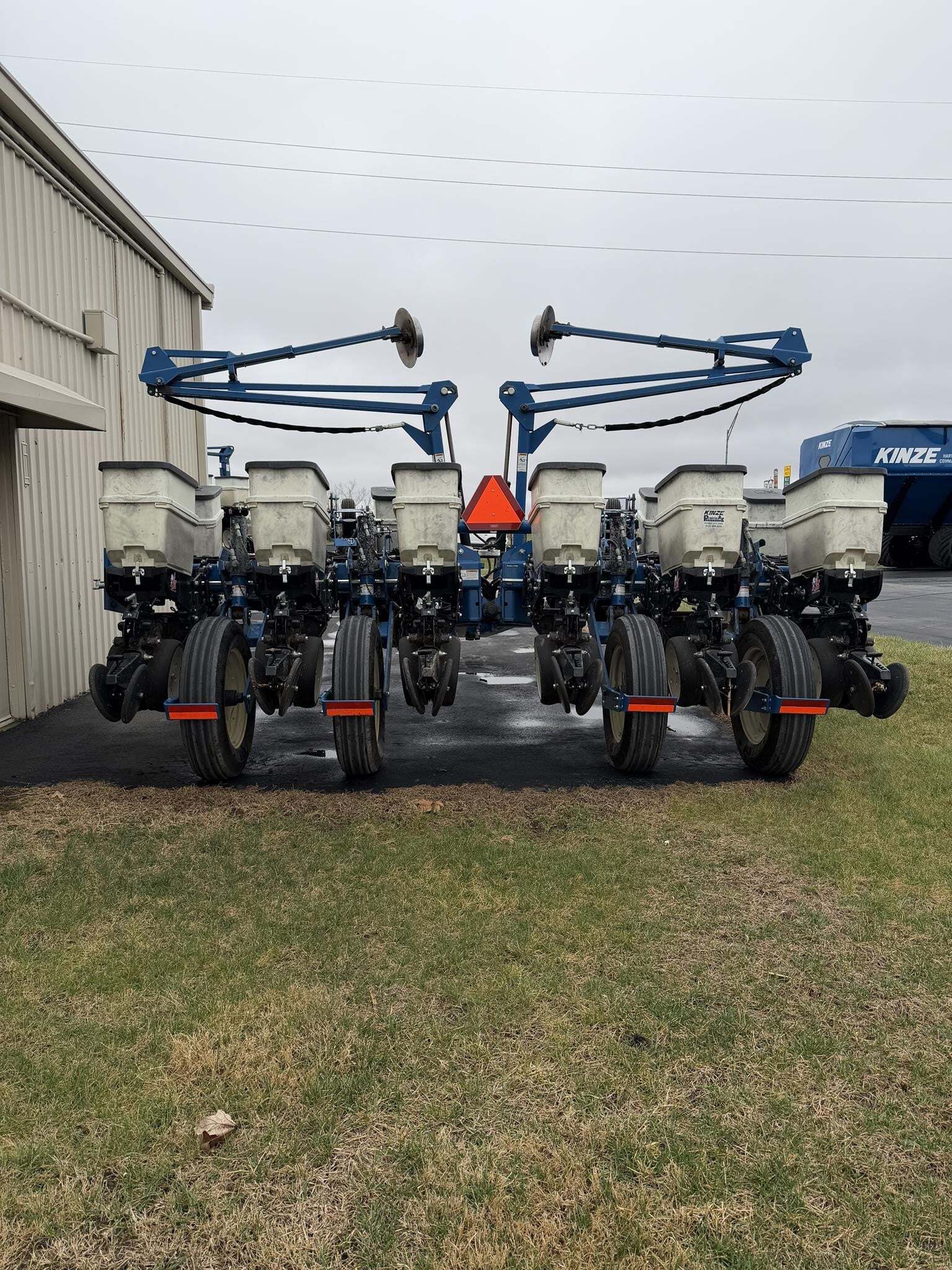 2016 Kinze 3200 Planter