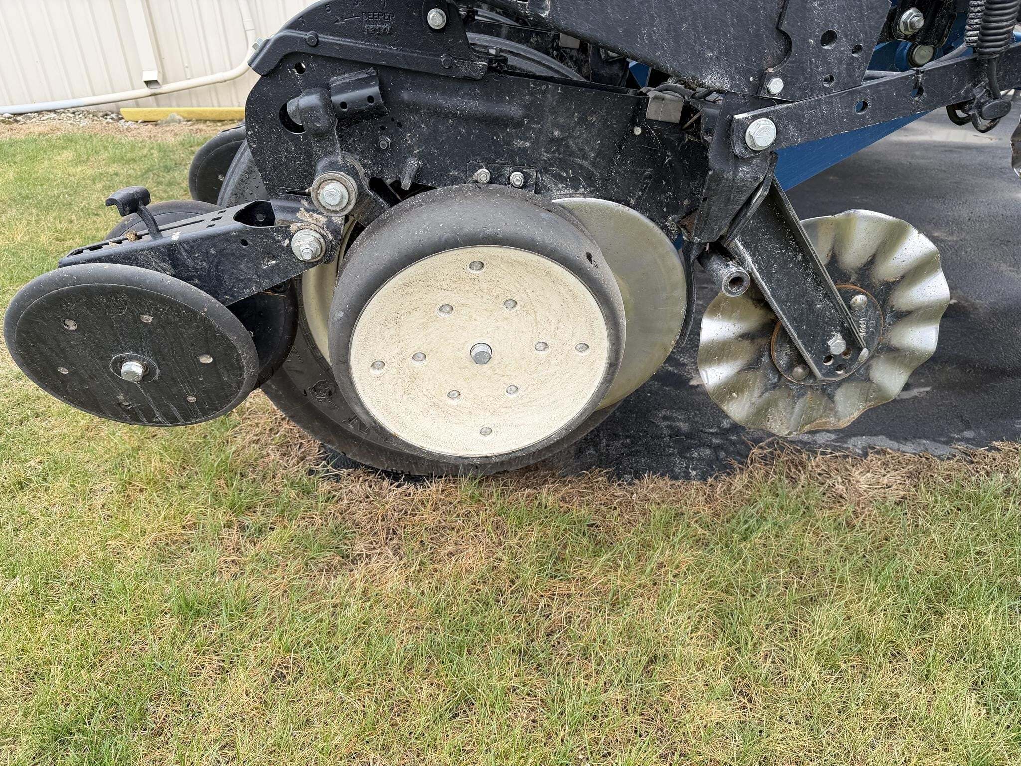2016 Kinze 3200 Planter