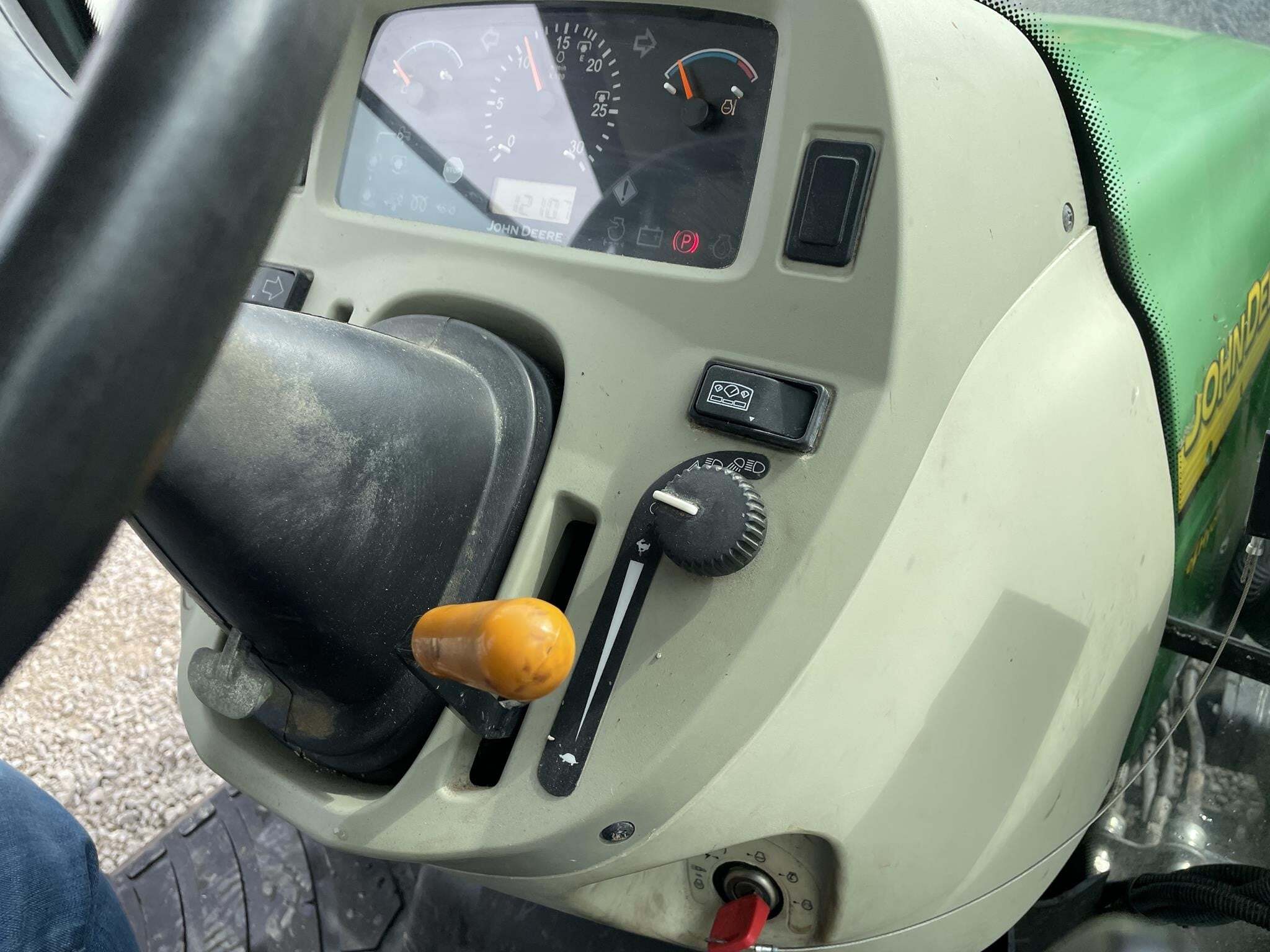 2010 John Deere 4320 Tractor