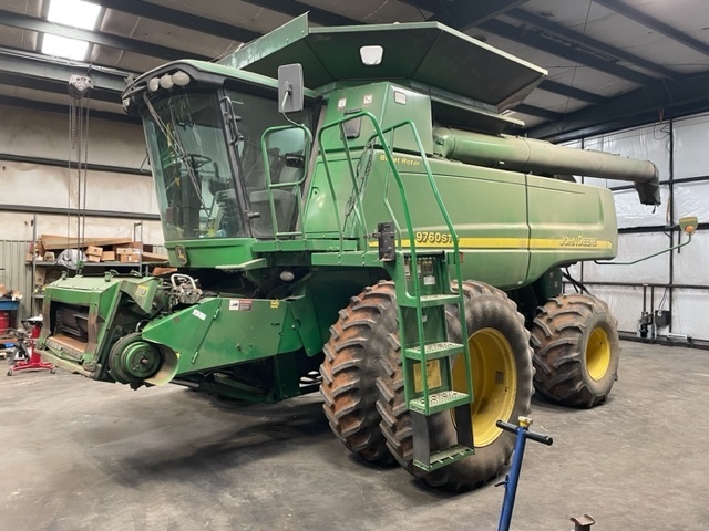 2006 John Deere 9760 STS Combine