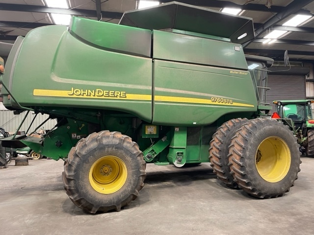 2006 John Deere 9760 STS Combine