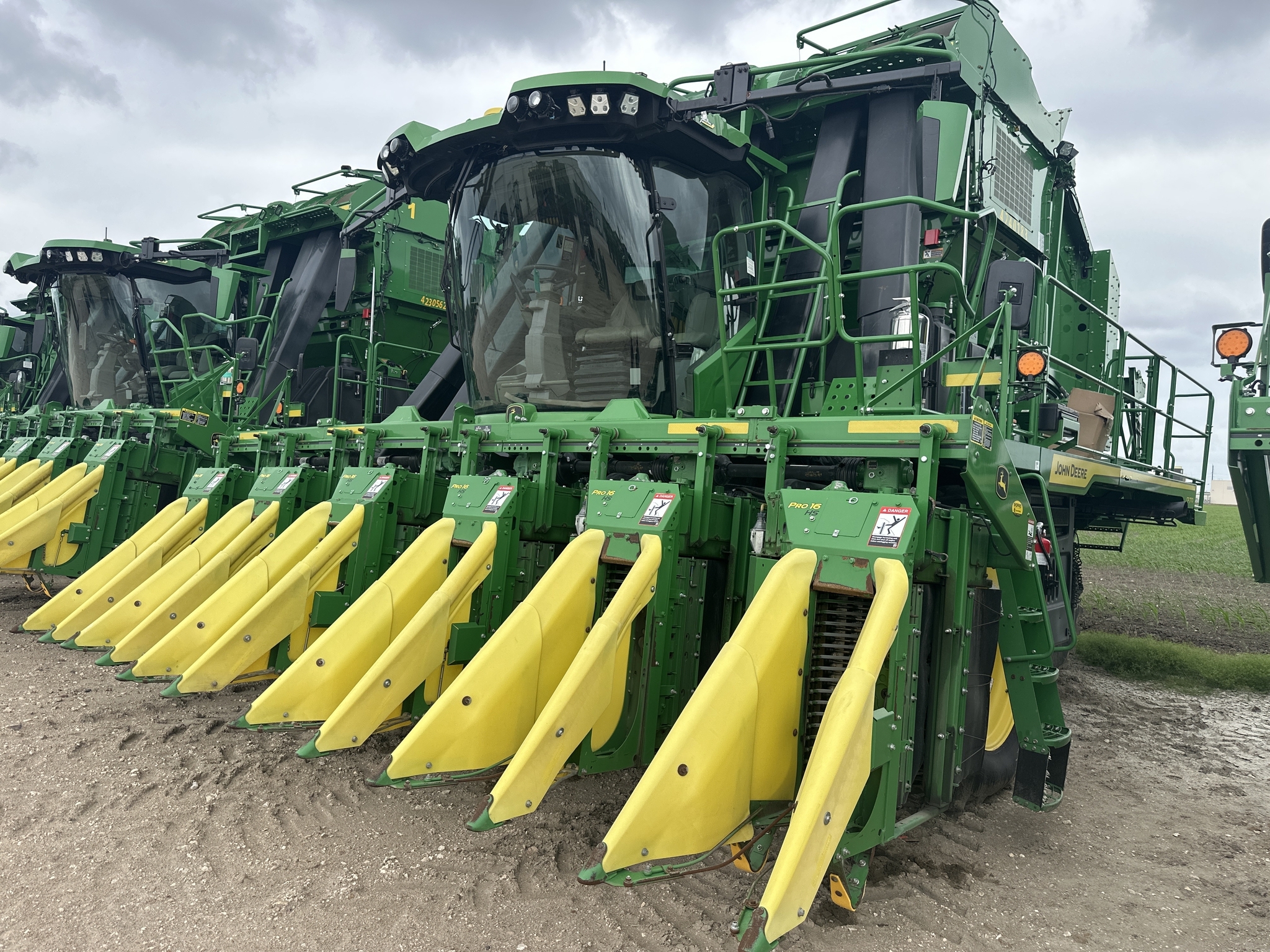2024 John Deere CP770 Cotton Equipment