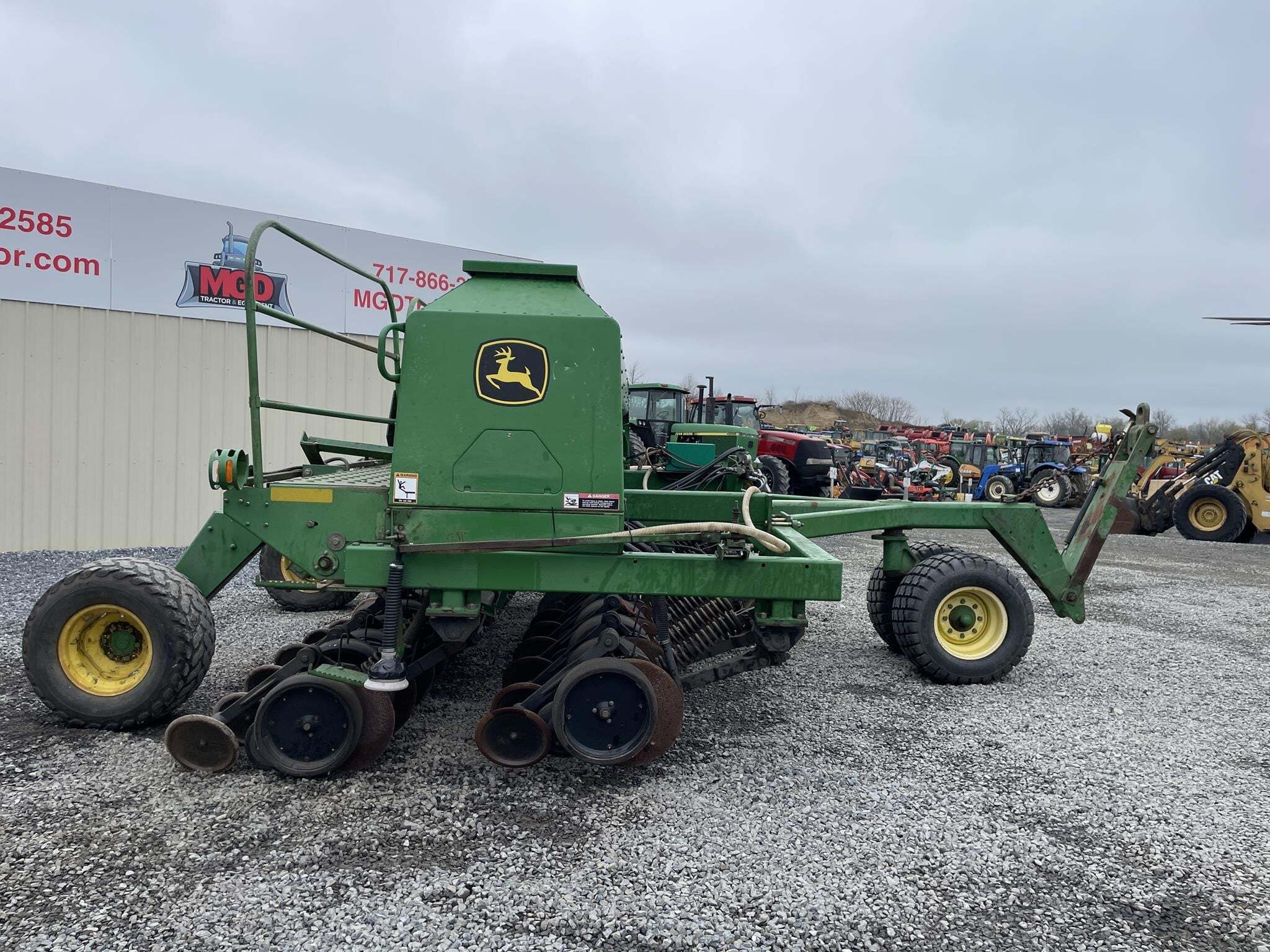 2004 John Deere 1590 Drill