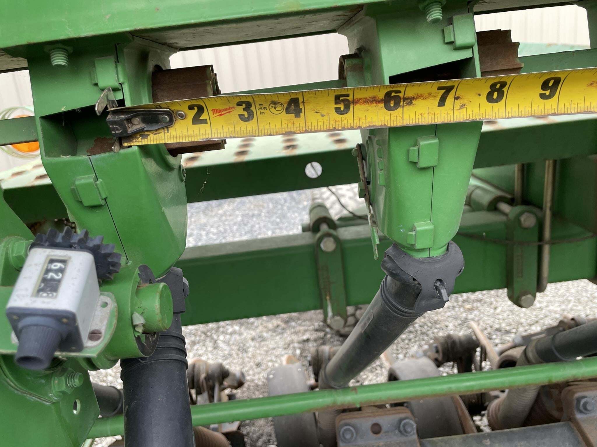 2004 John Deere 1590 Drill