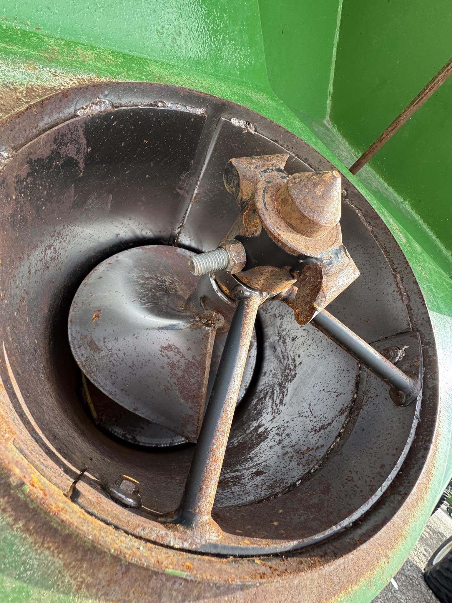  J&M 750-16 Grain Cart