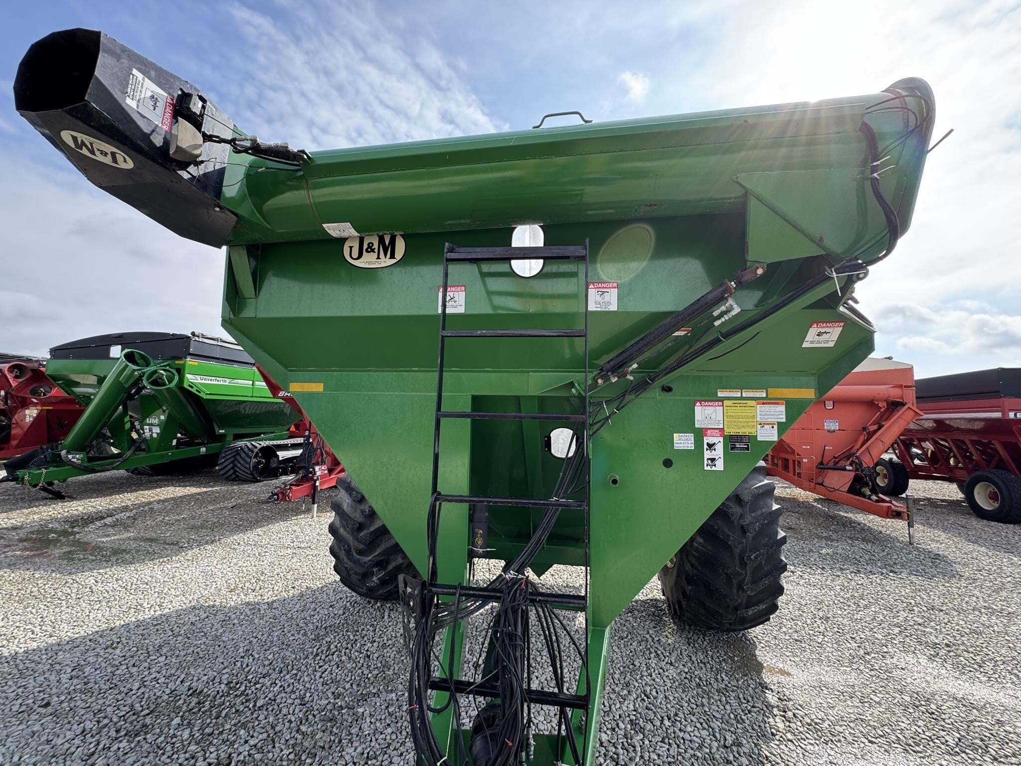  J&M 750-16 Grain Cart