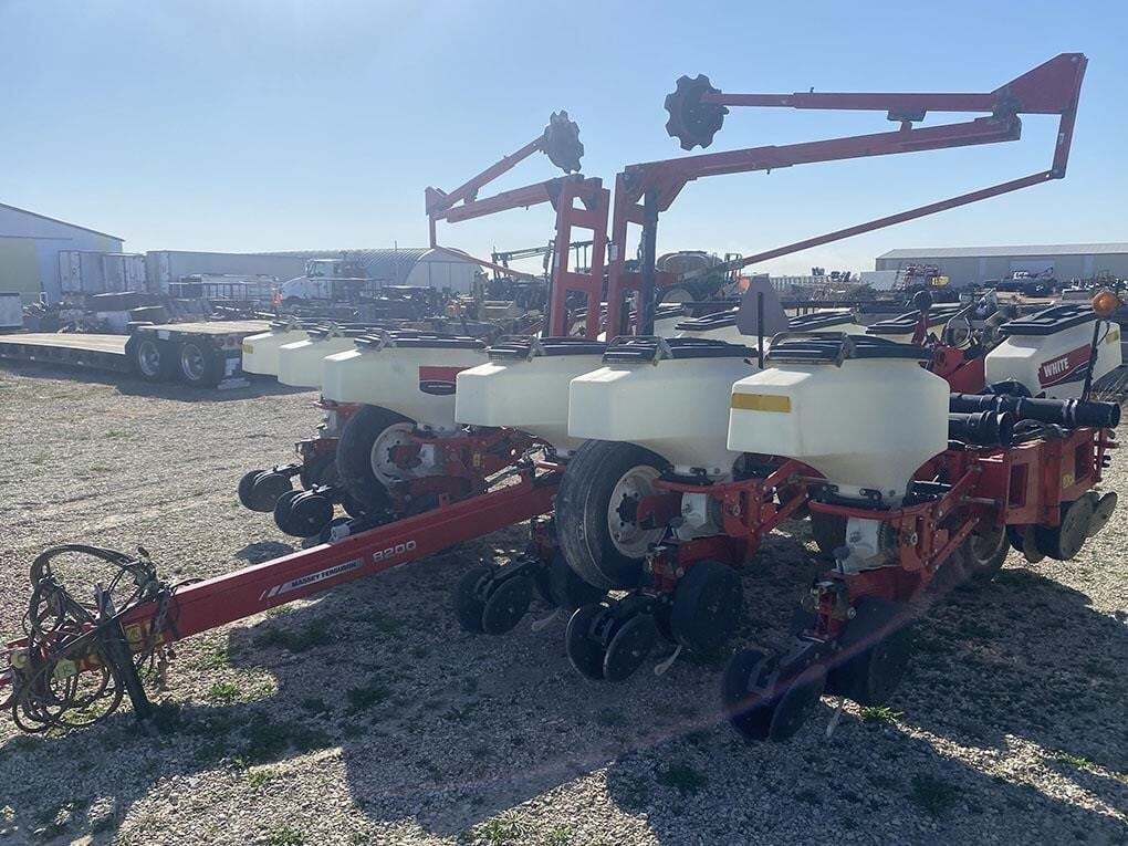 2012 White 8222 Planter