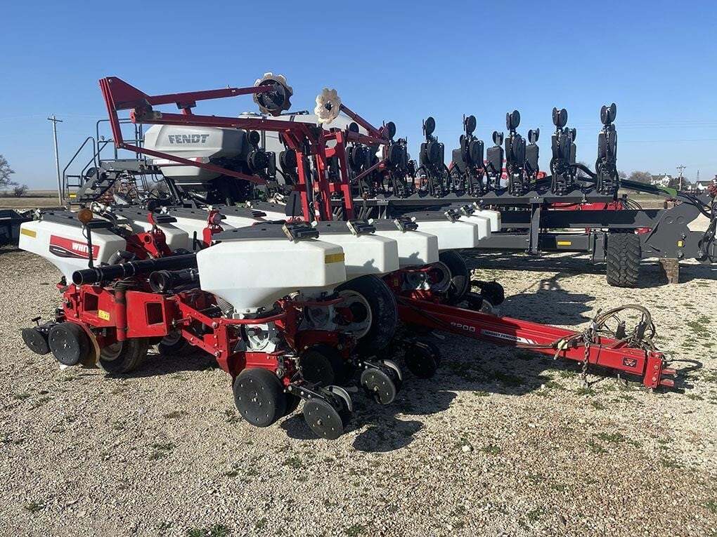 2012 White 8222 Planter