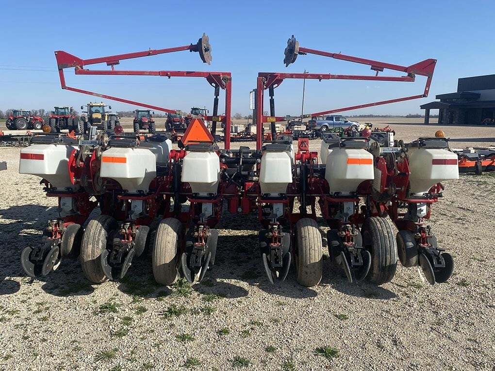 2012 White 8222 Planter