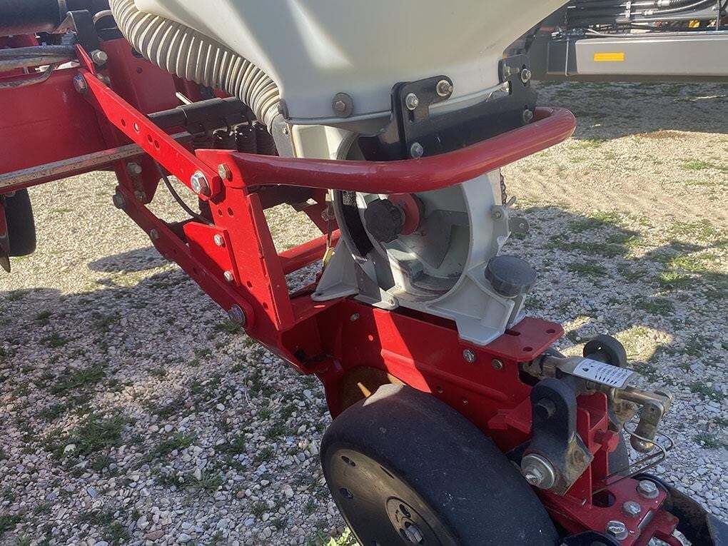 2012 White 8222 Planter
