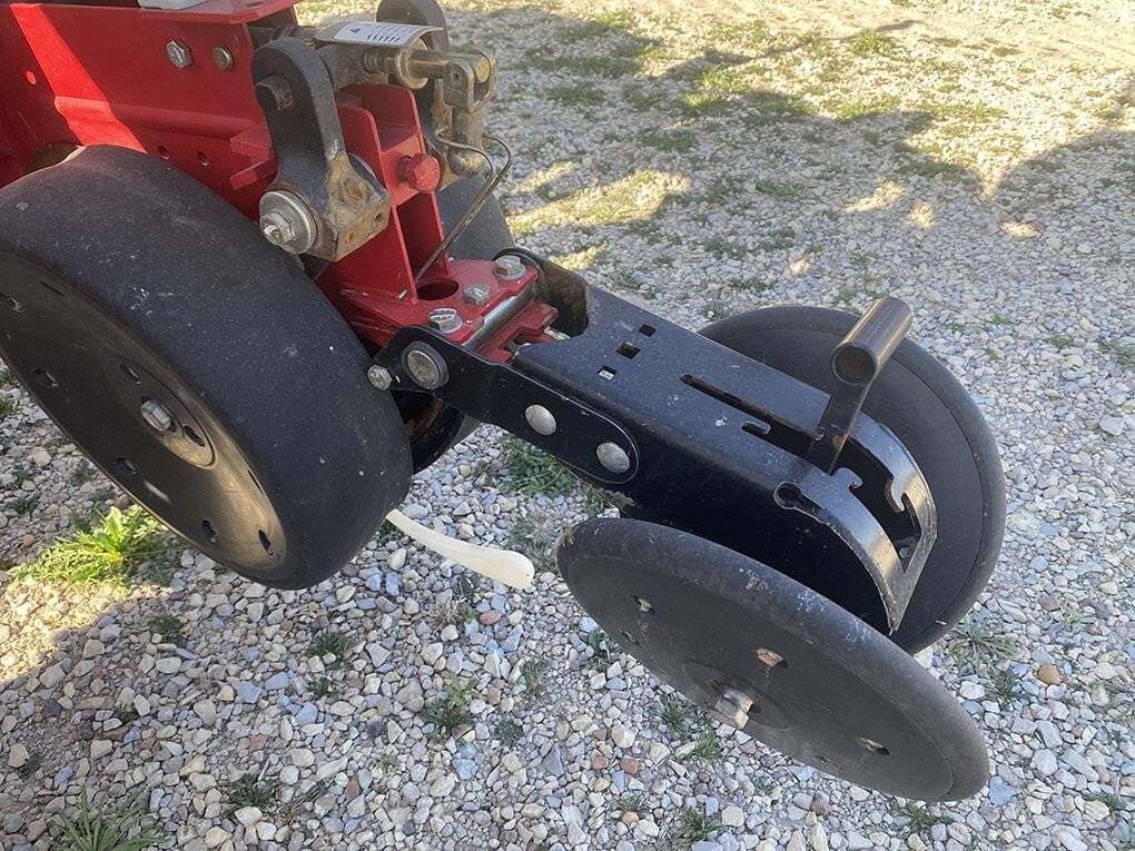 2012 White 8222 Planter