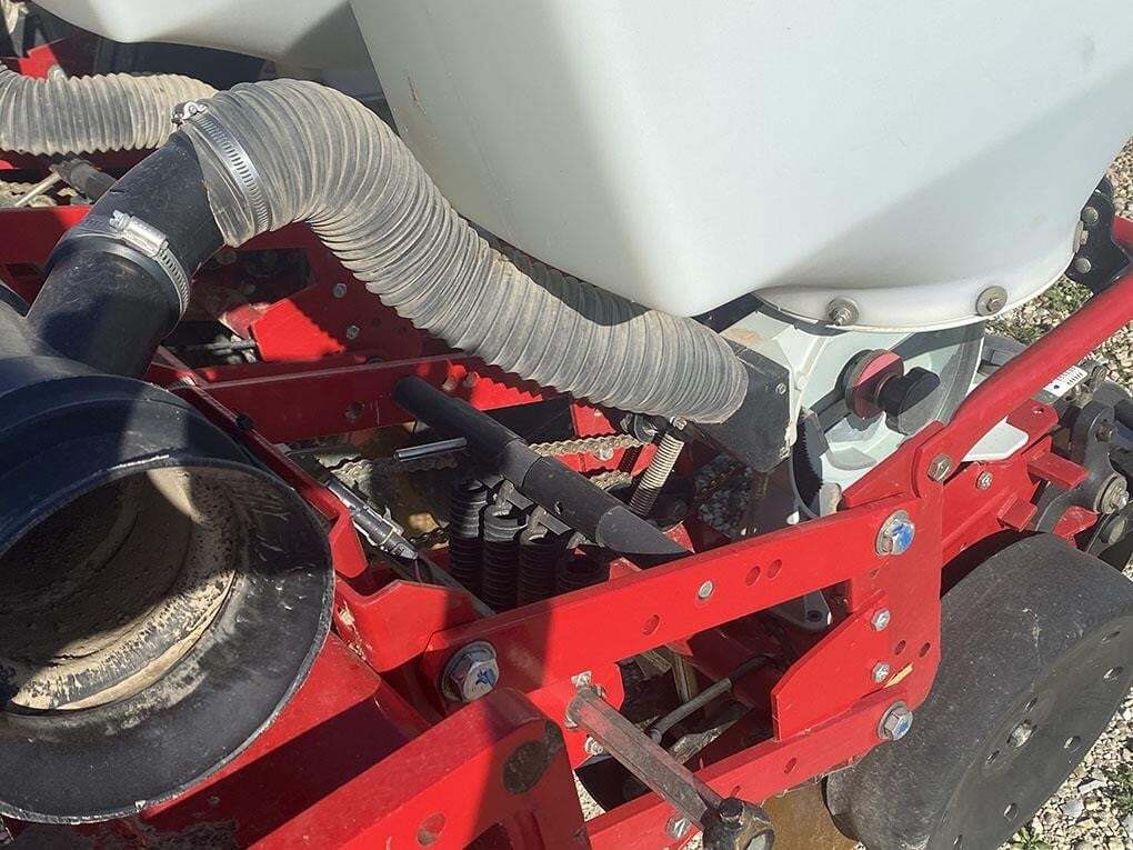 2012 White 8222 Planter