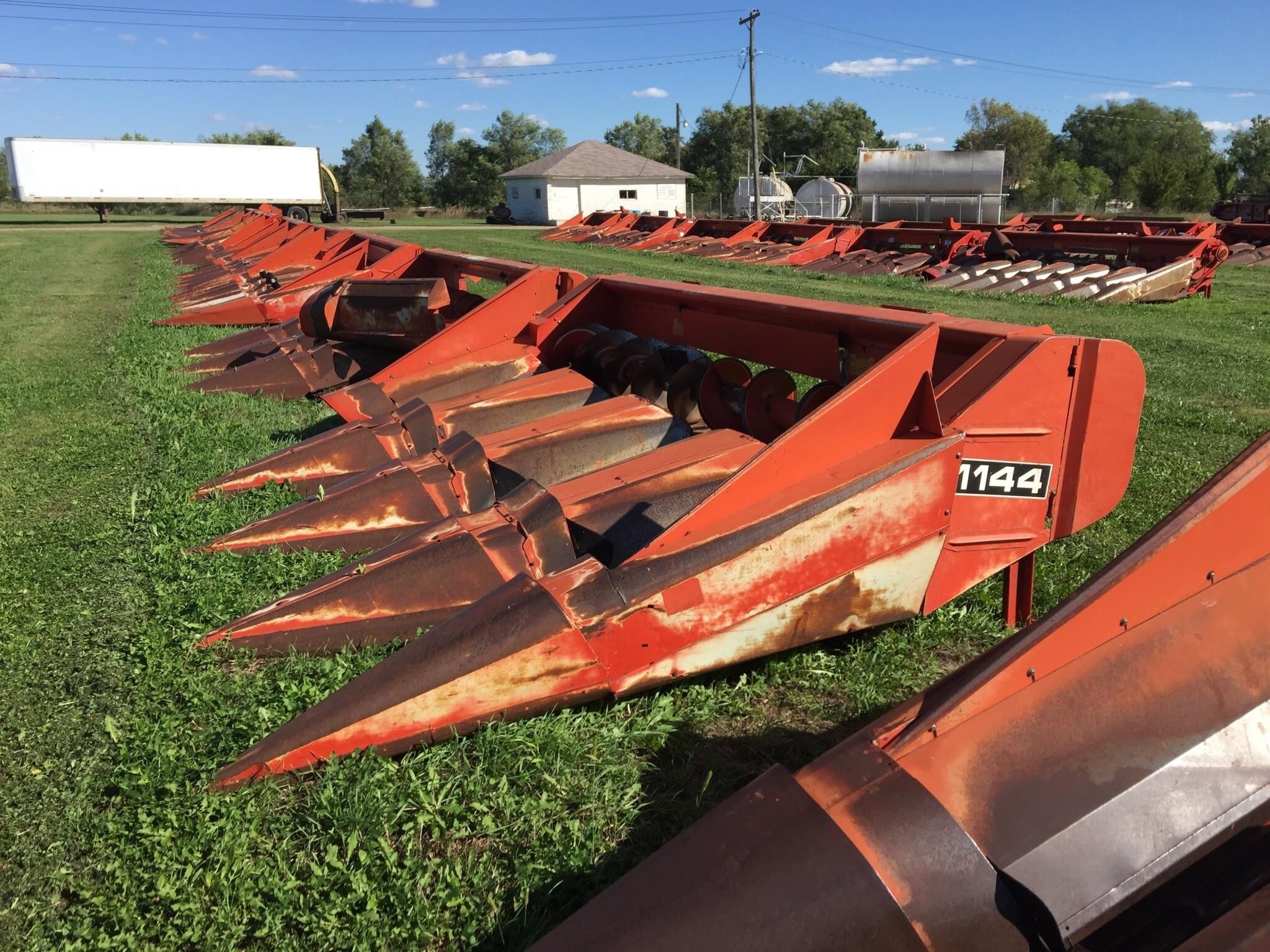  Massey Ferguson 1144 Corn Head
