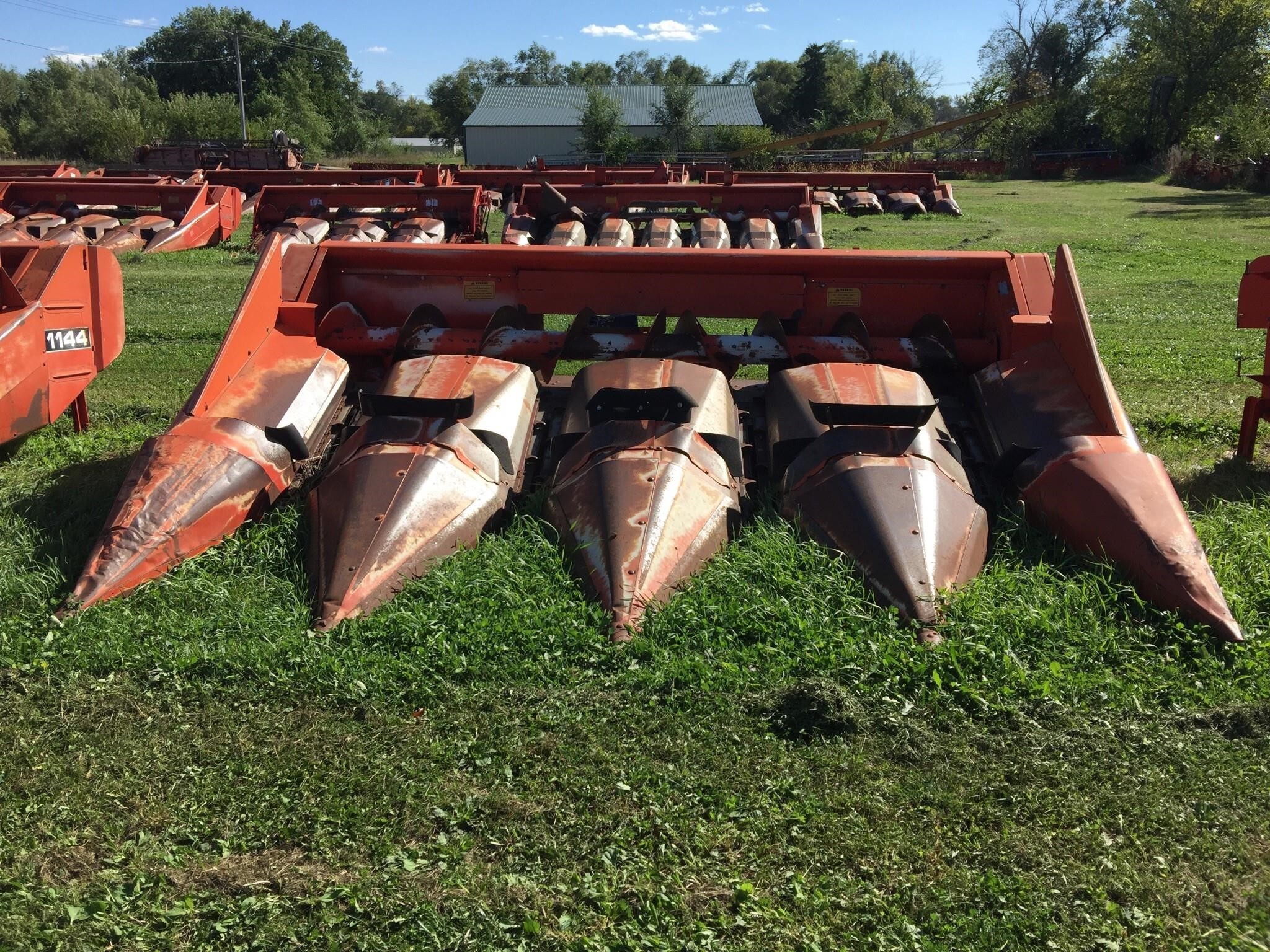  Massey Ferguson 1144 Corn Head