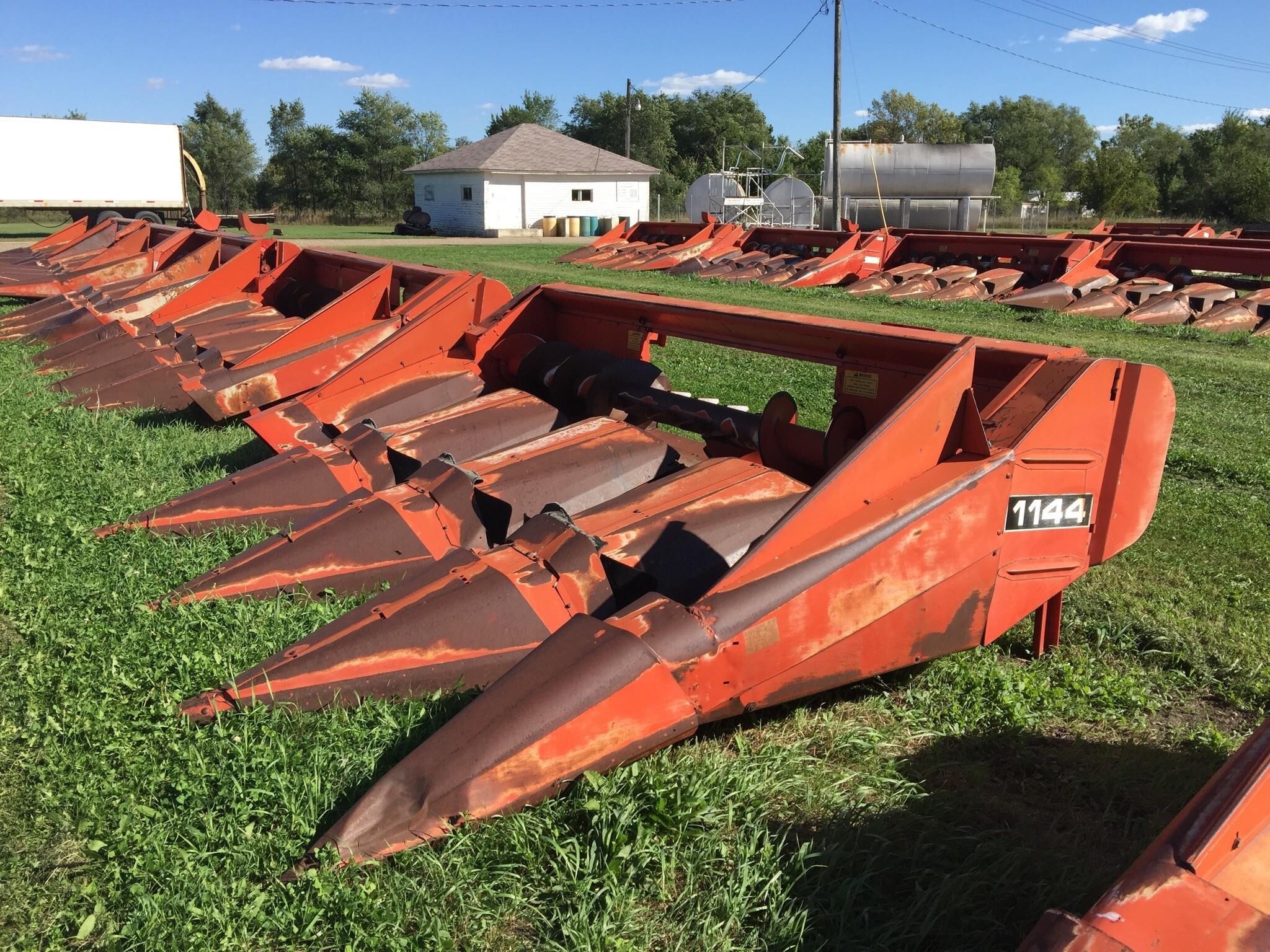  Massey Ferguson 1144 Corn Head