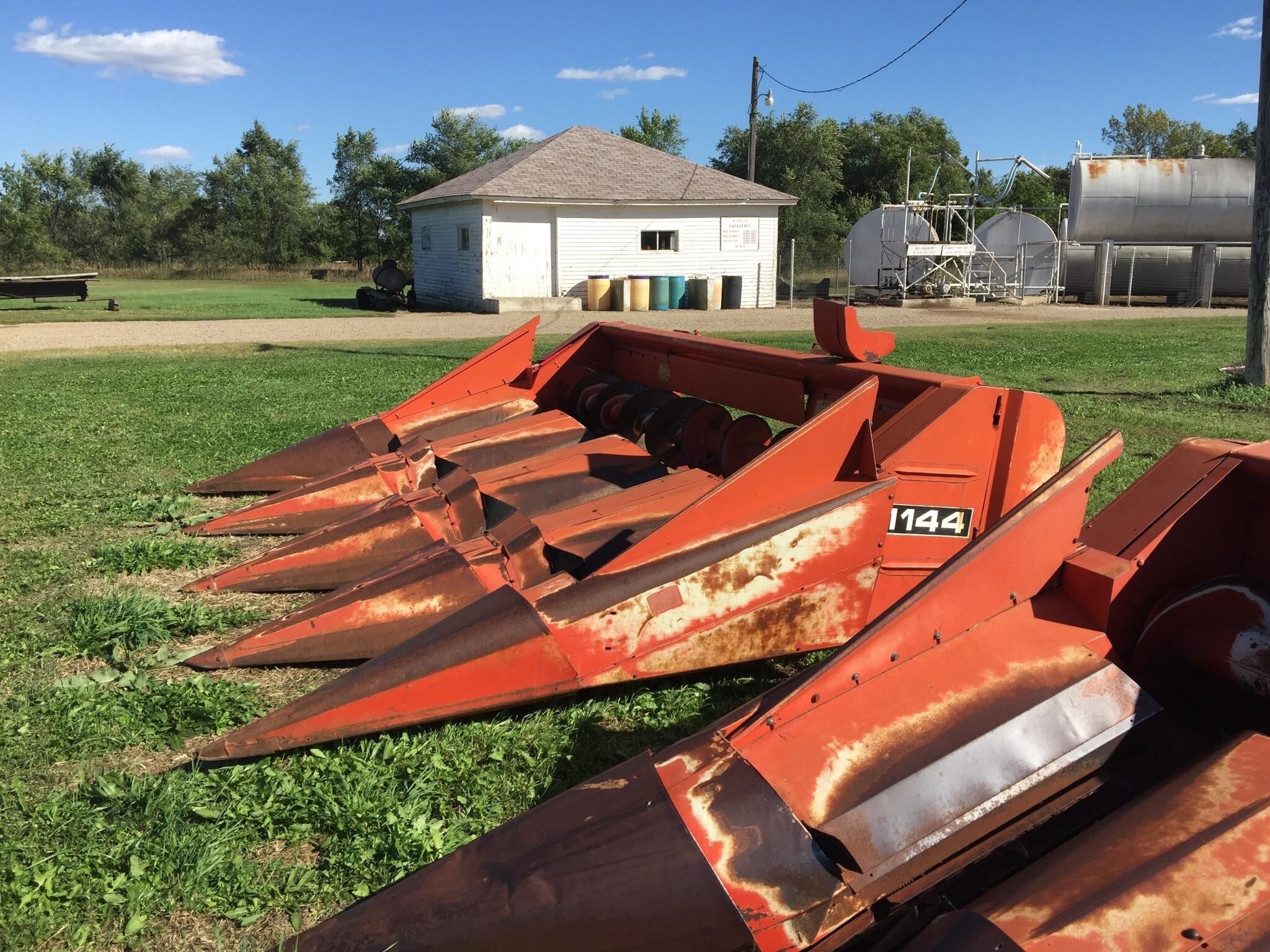  Massey Ferguson 1144 Corn Head