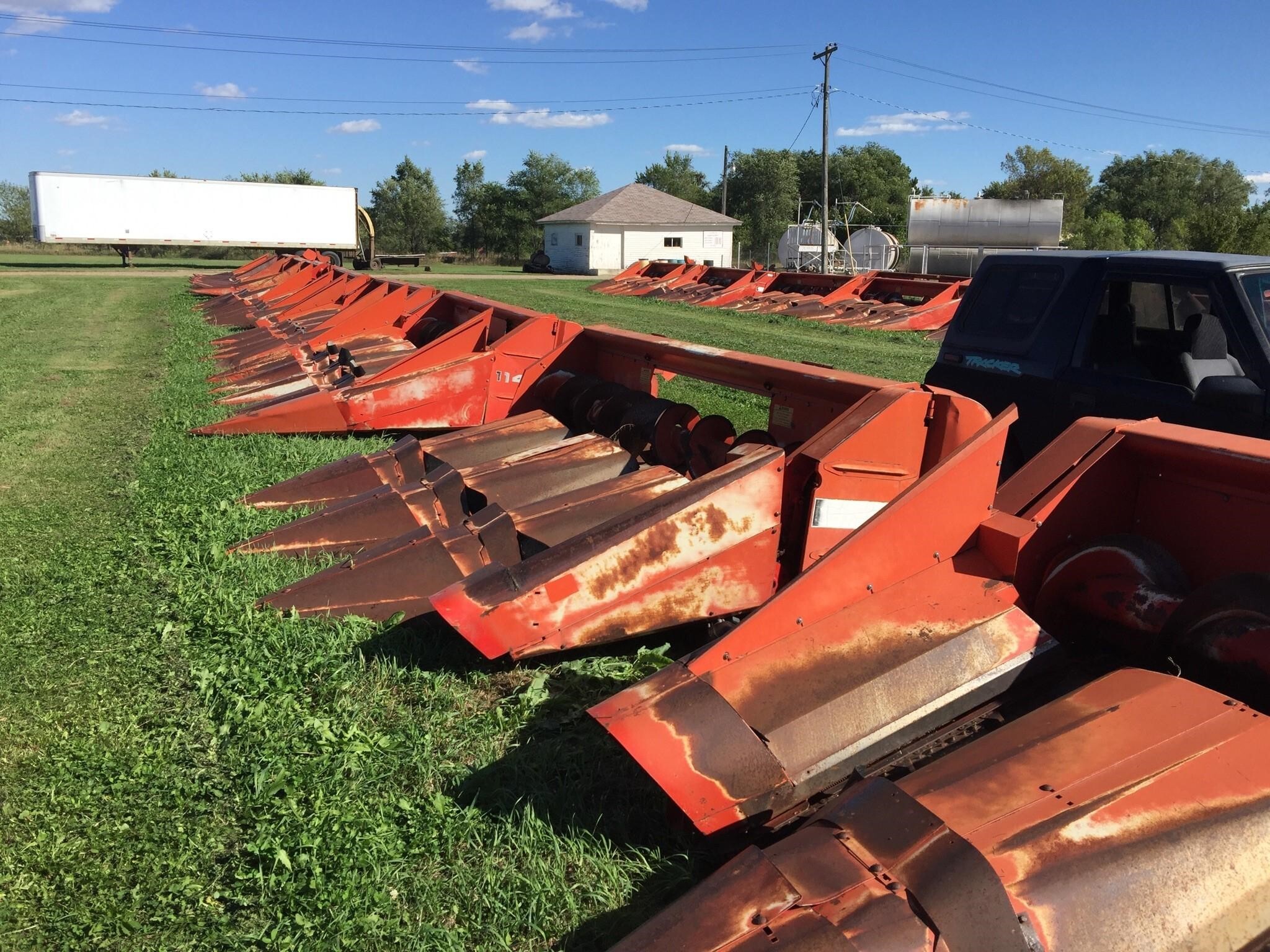  Massey Ferguson 1144 Corn Head