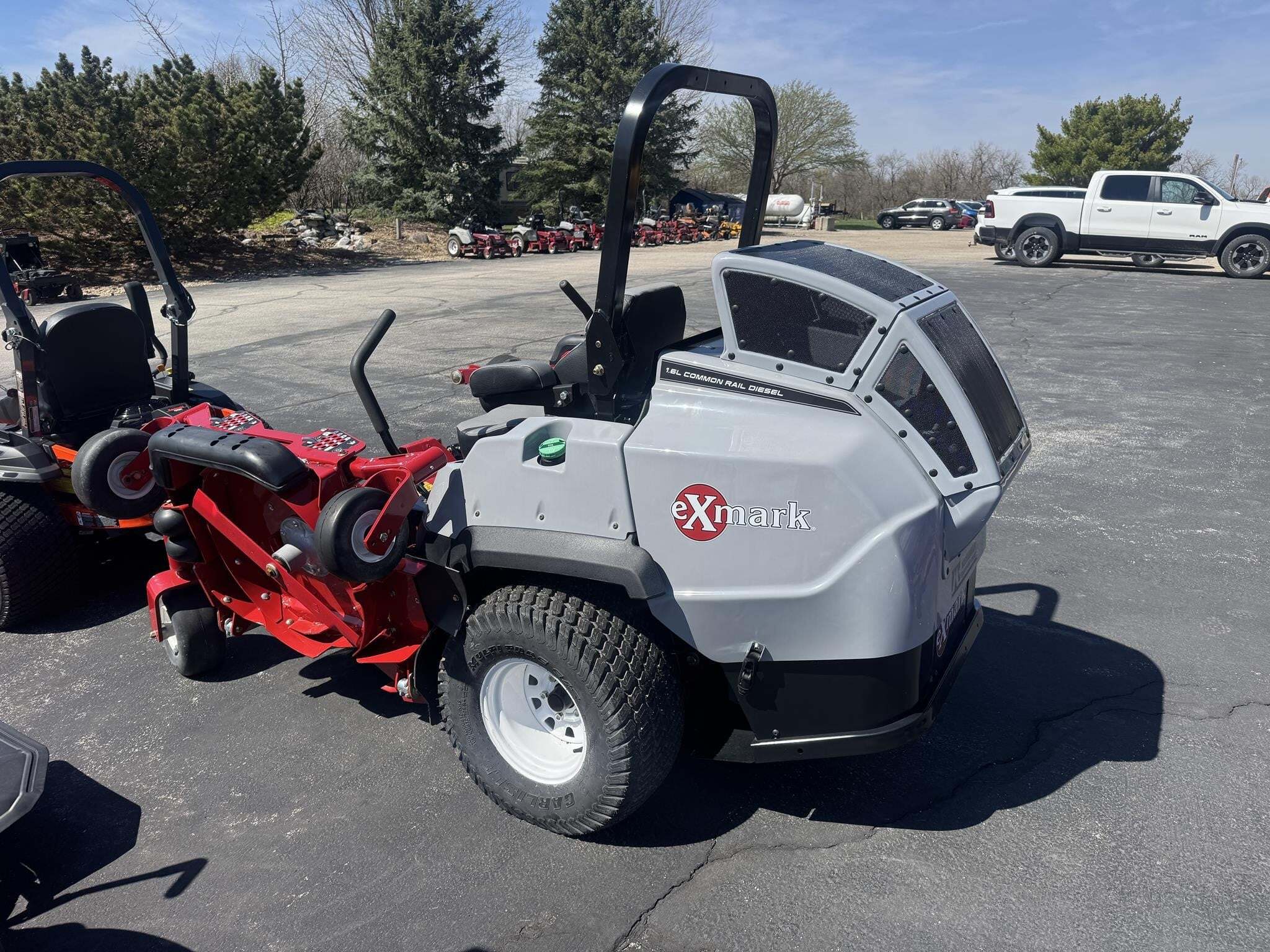  Exmark LZS88CDYM96RW0 Lawn Mower